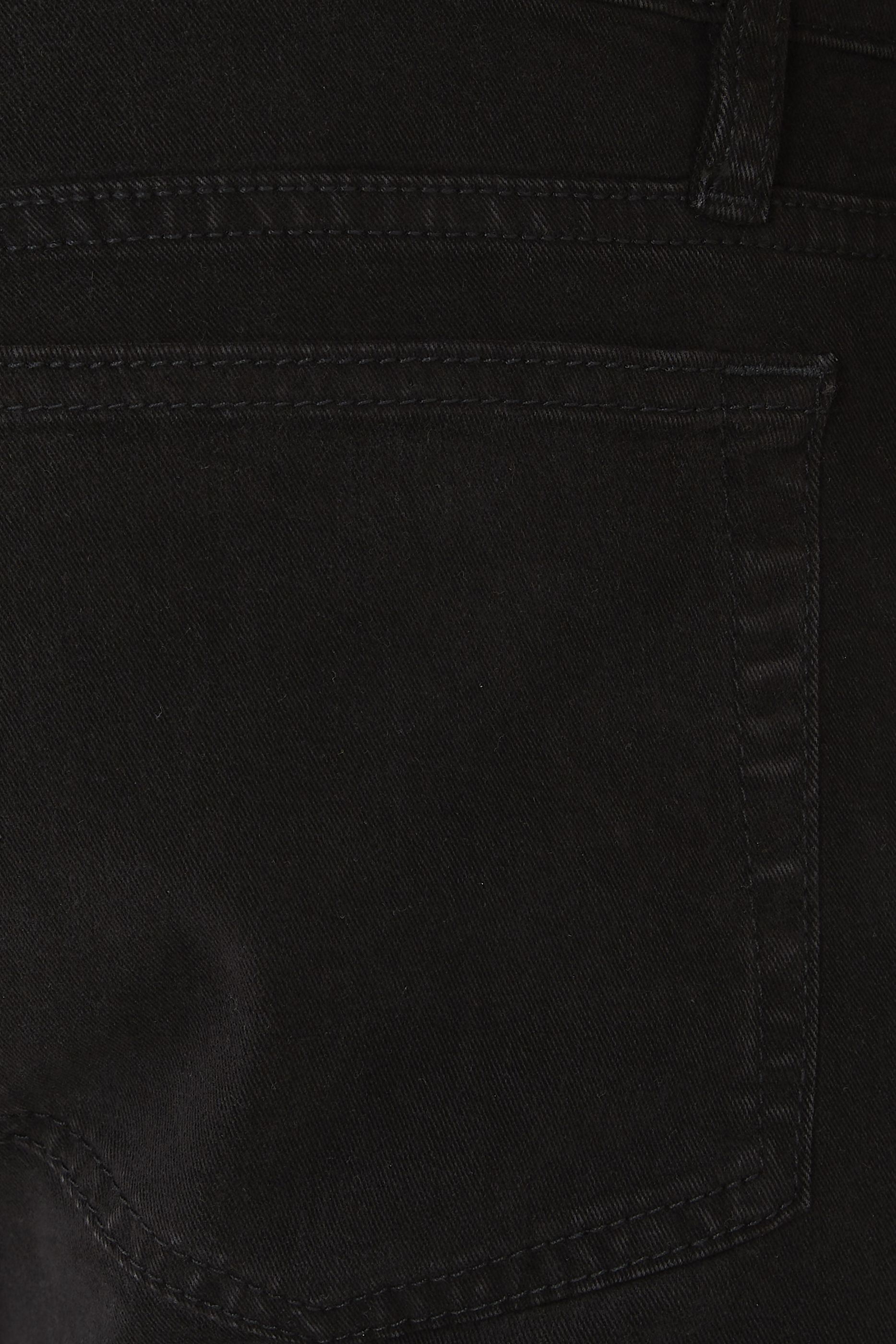 بنطال جينز لوم بقصة ضيقة