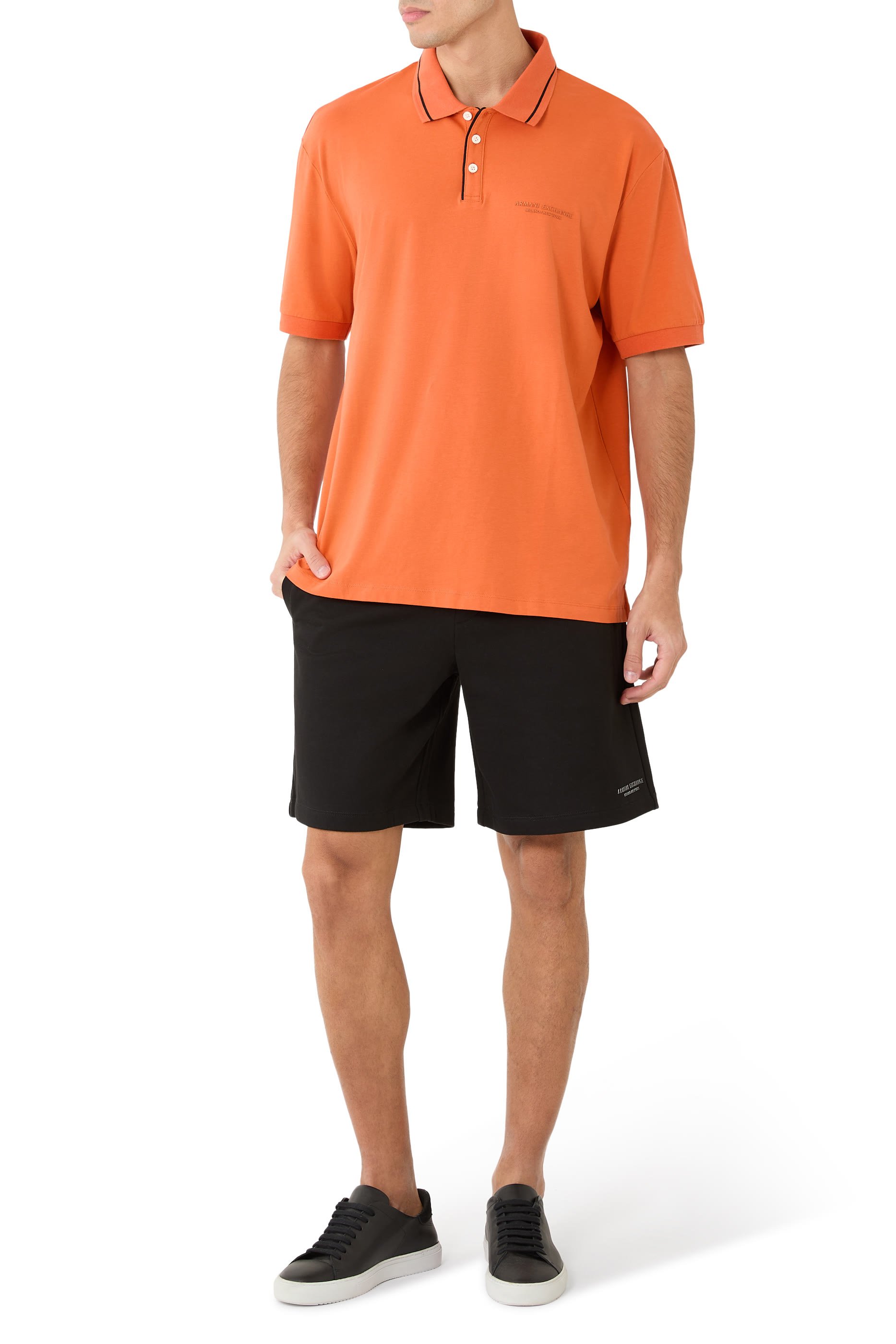 شورت بشعار الماركة