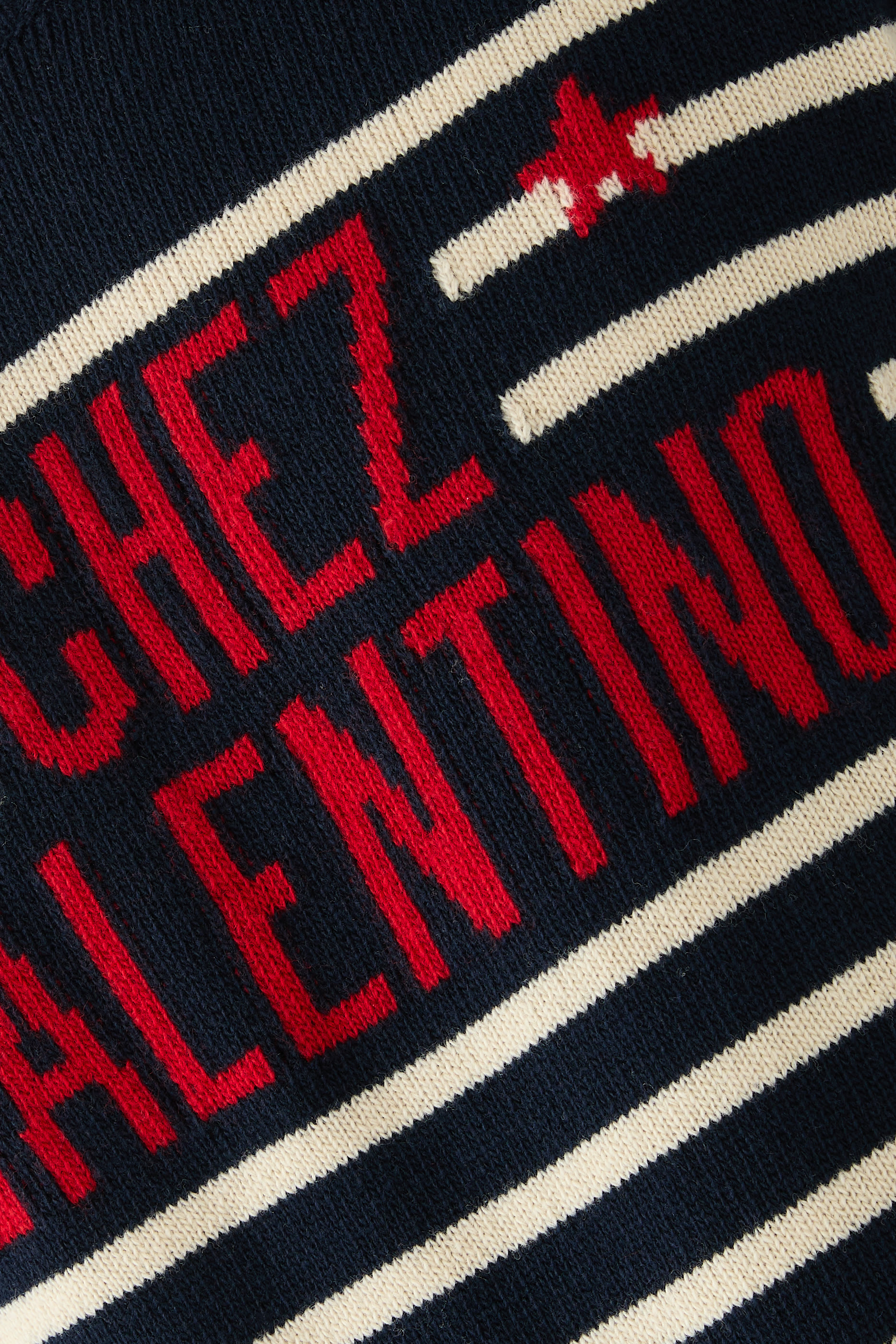 كنزة بشعار الماركة جاكار