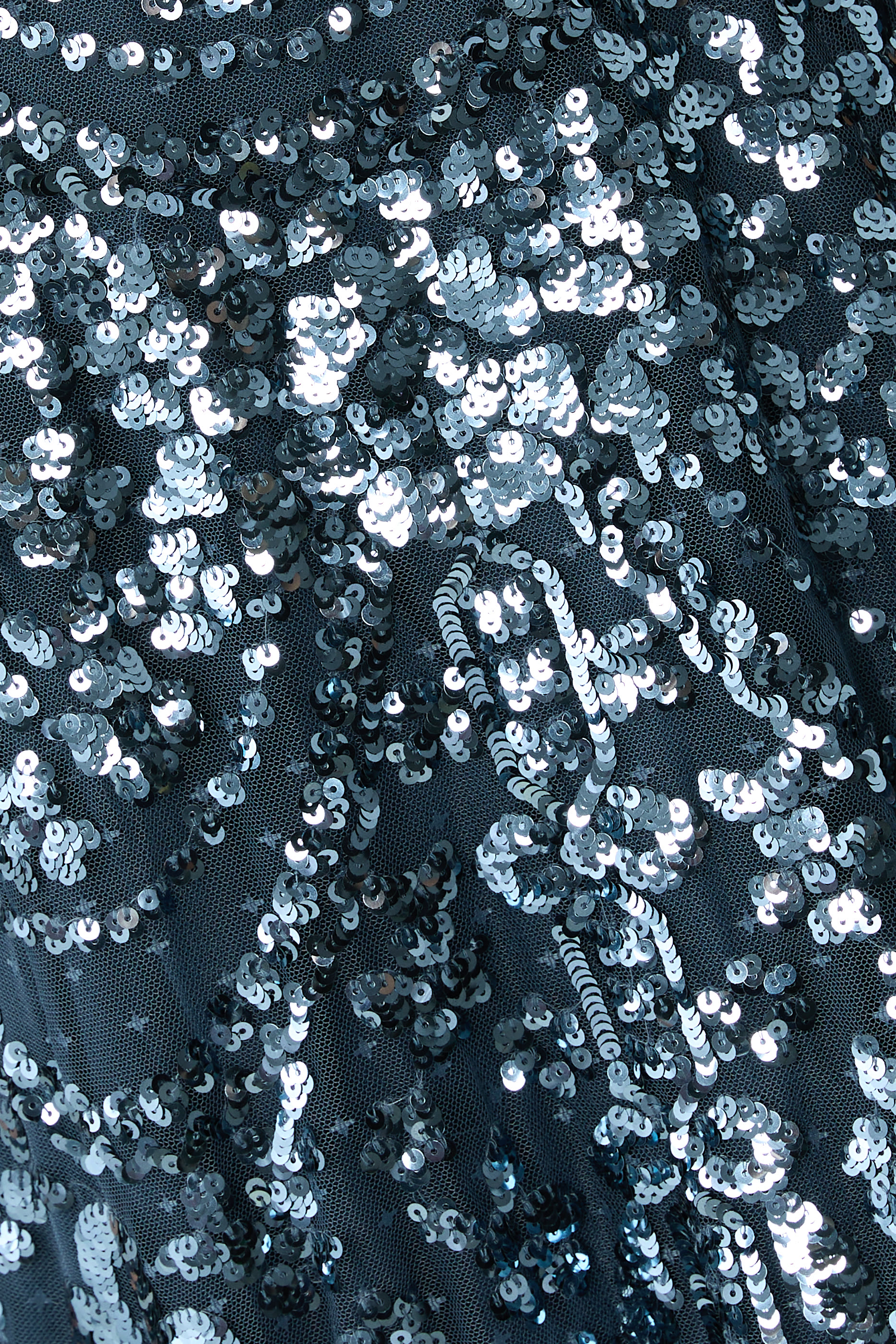 فستان سهرة شاندلييه بكاب مزين بترتر