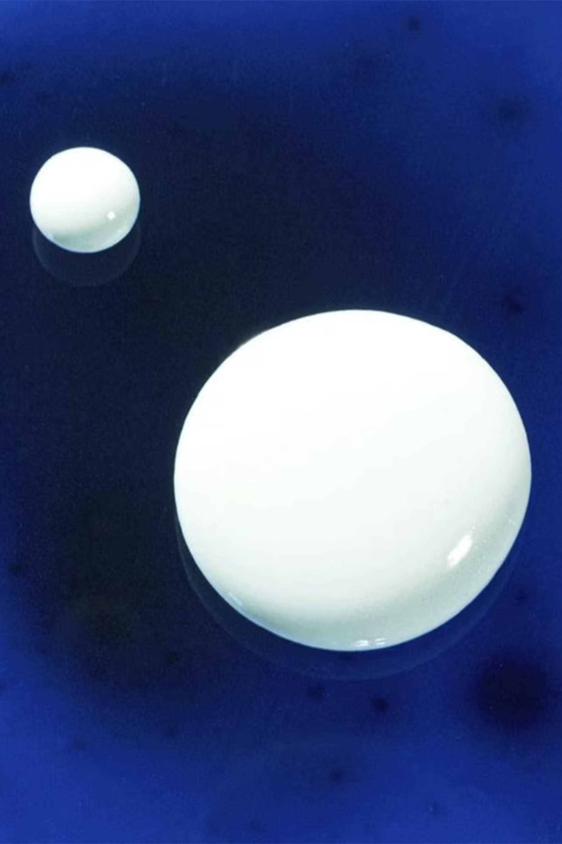 سائل الوقاية من الشمس بحماية واسعة المدى مع SPF 50 