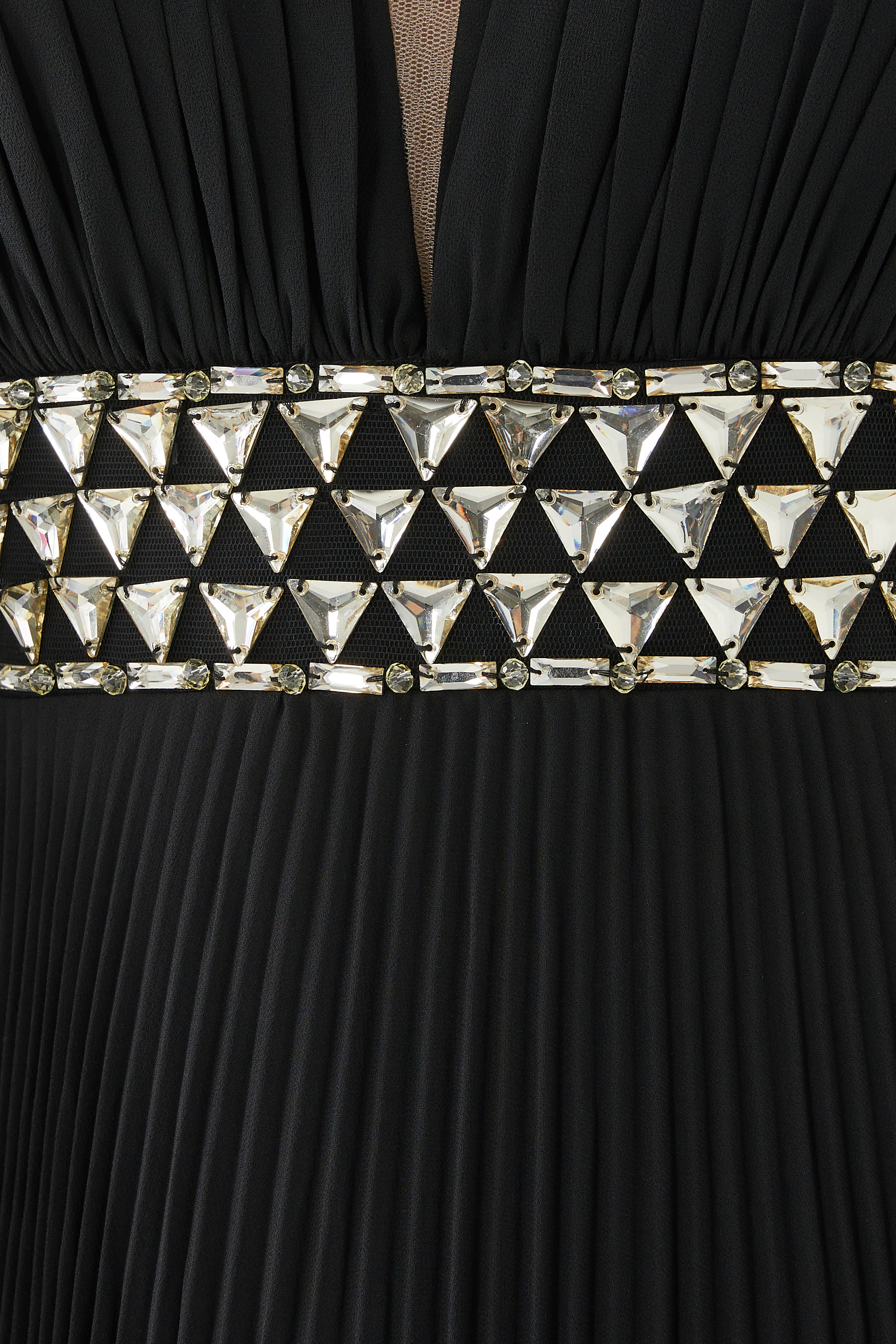 فستان سهرة بأكمام كاب