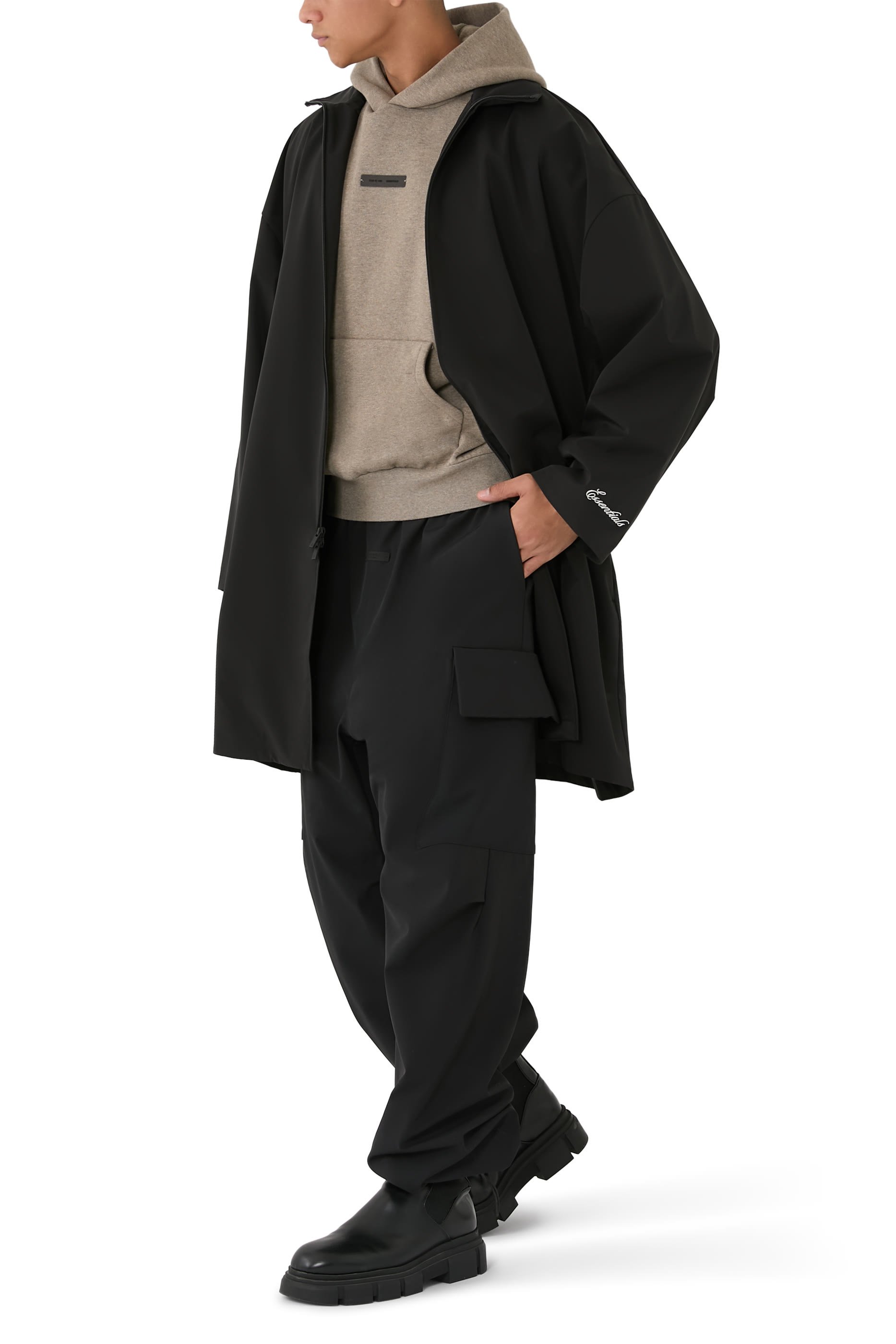 جاكيت سبورت بياقة عالية