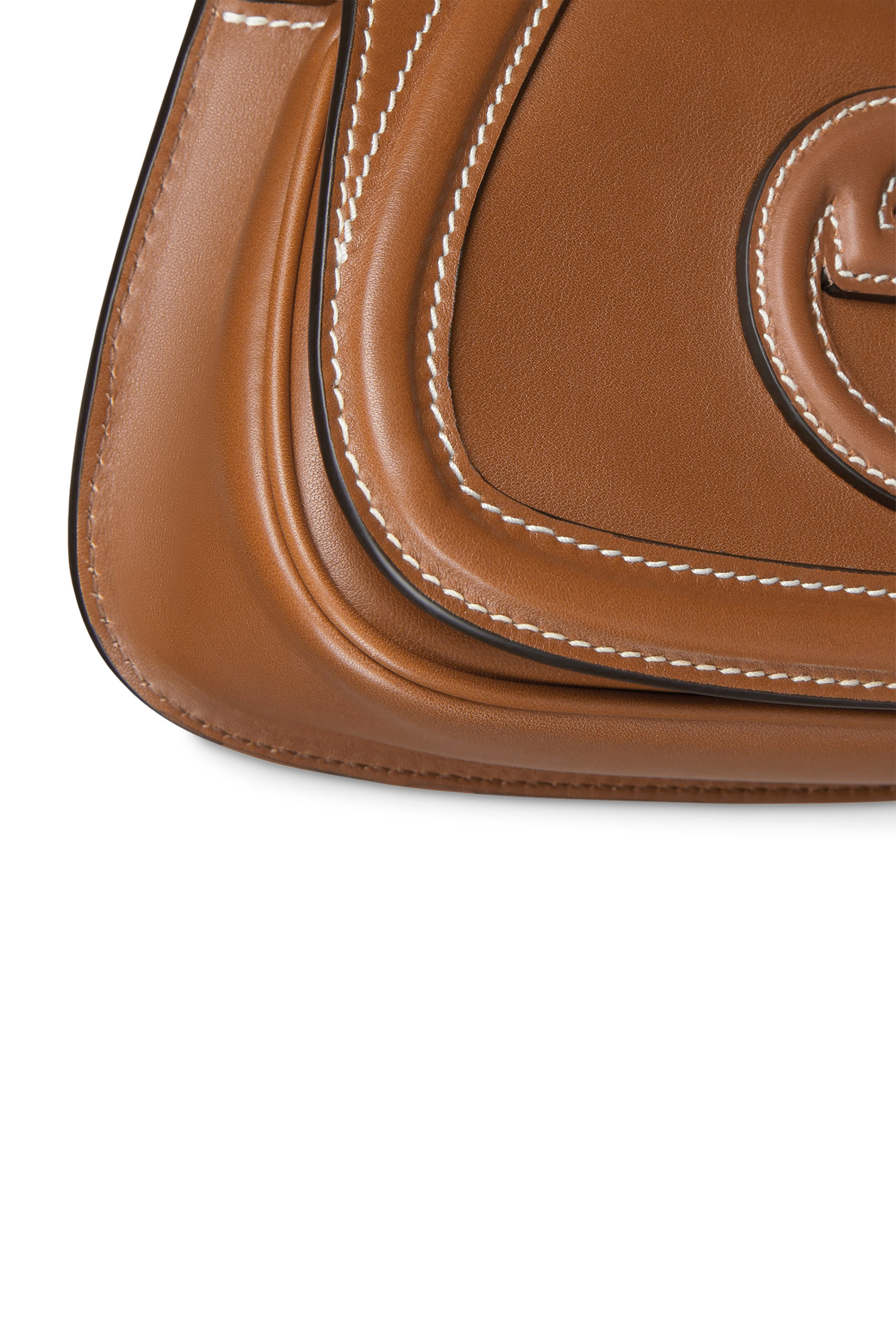 حقيبة كتف بلوندي صغيرة