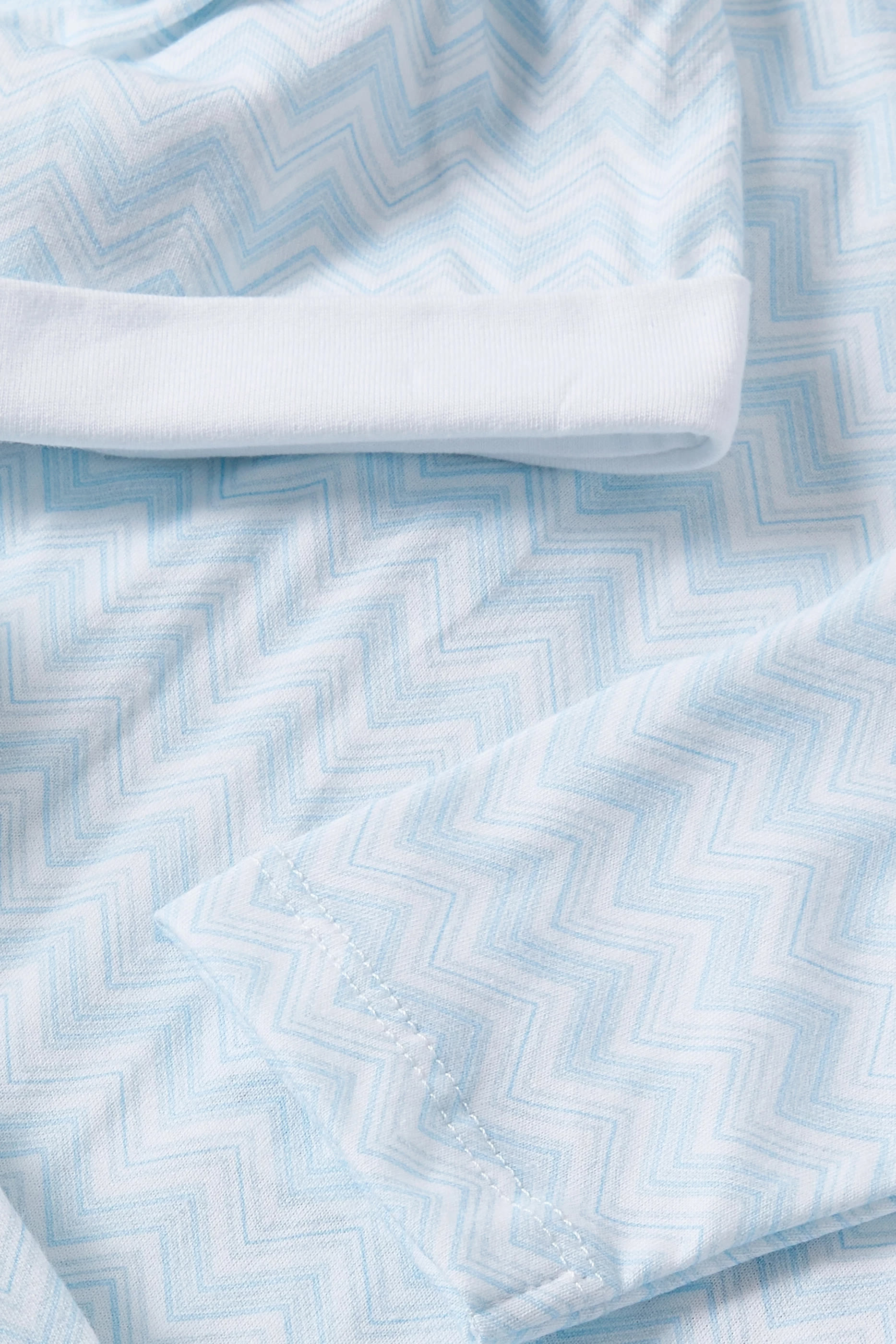 طقم بدلة بنقشة خطوط متعرجة وقبعة بيني للأطفال