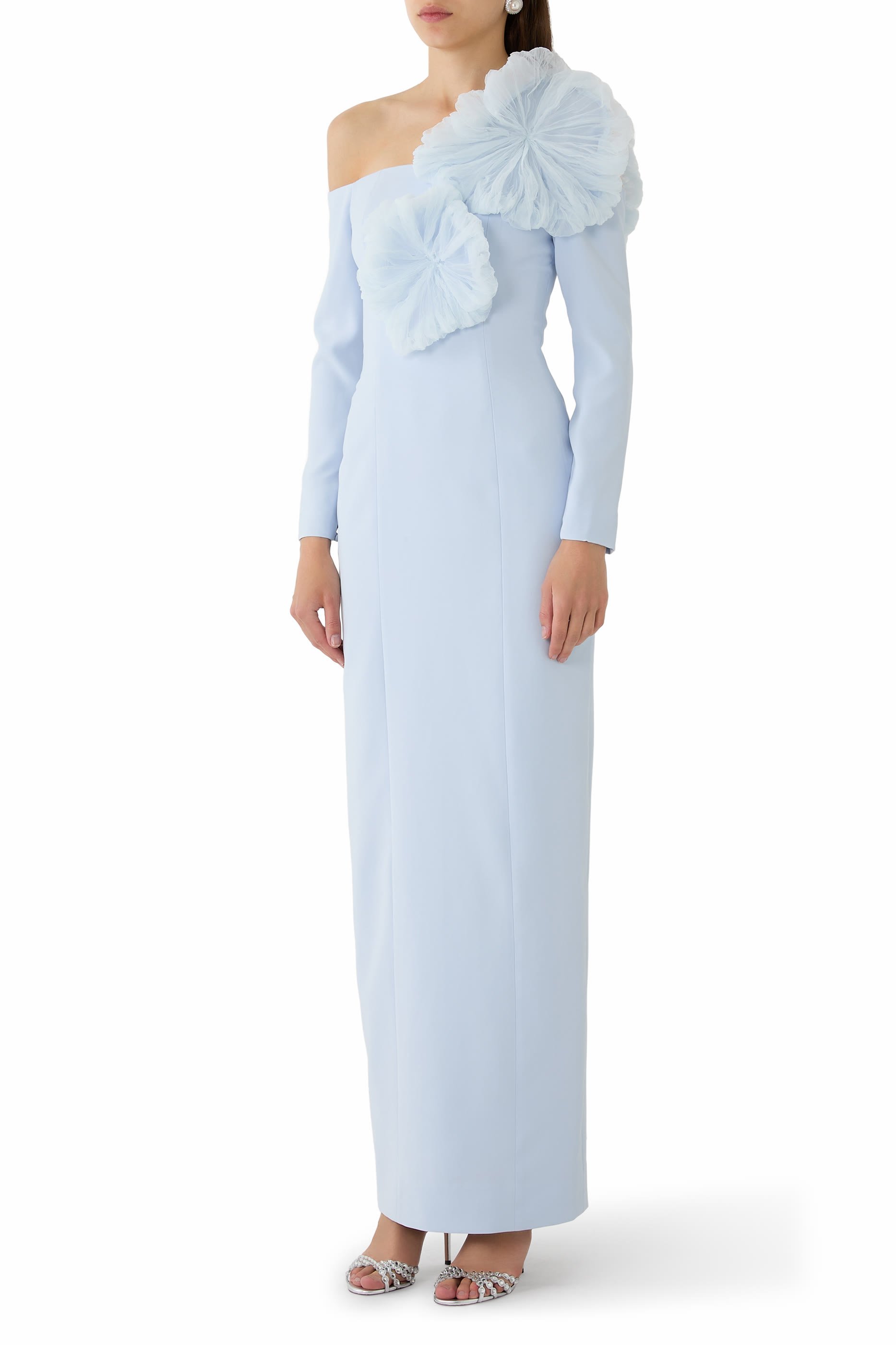 فستان سهرة بأكتاف مكشوفة