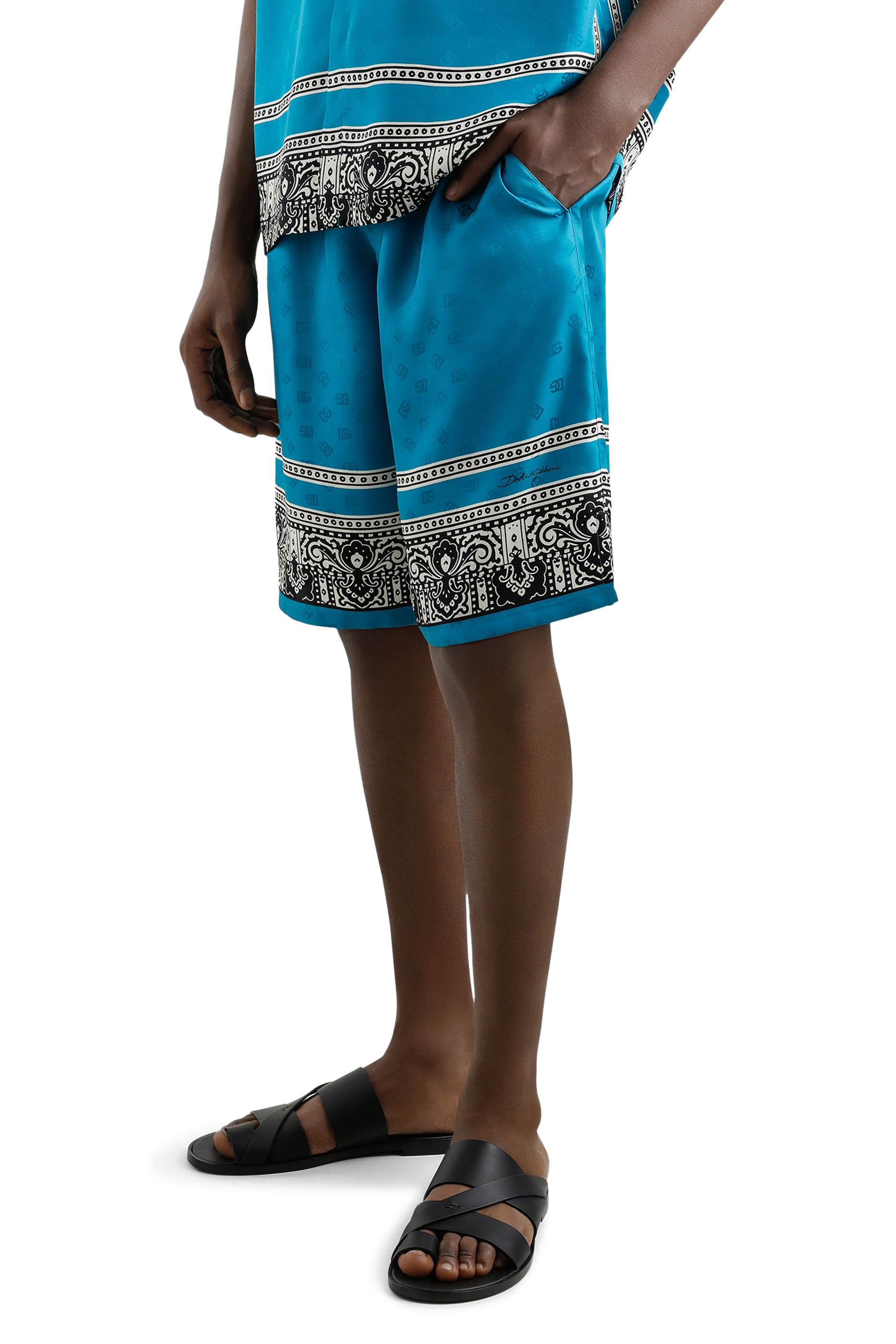 شورت بطبعة باندانا حرير