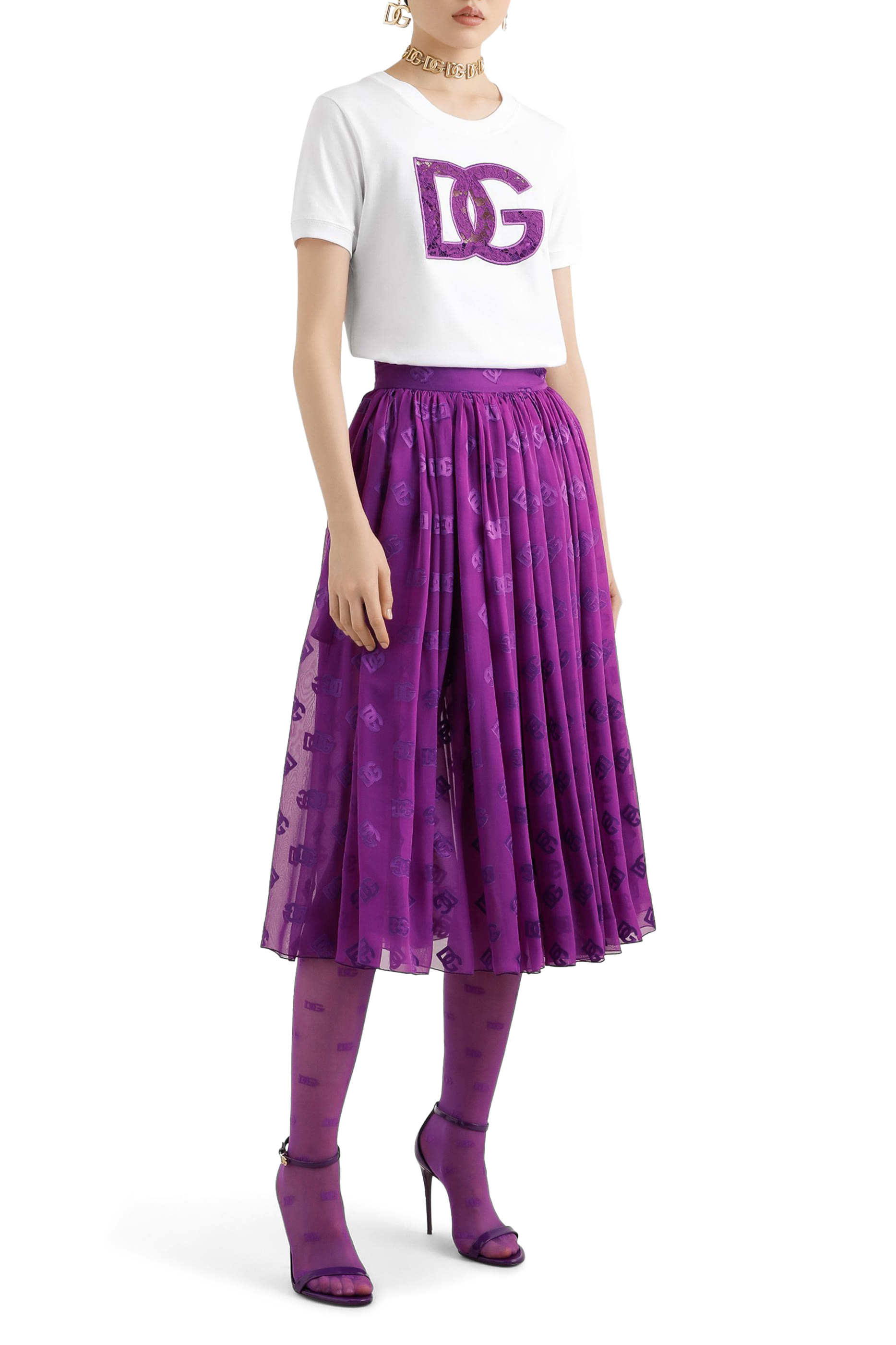 تيشيرت بحرفي شعار الماركة مطرز بدانتيل