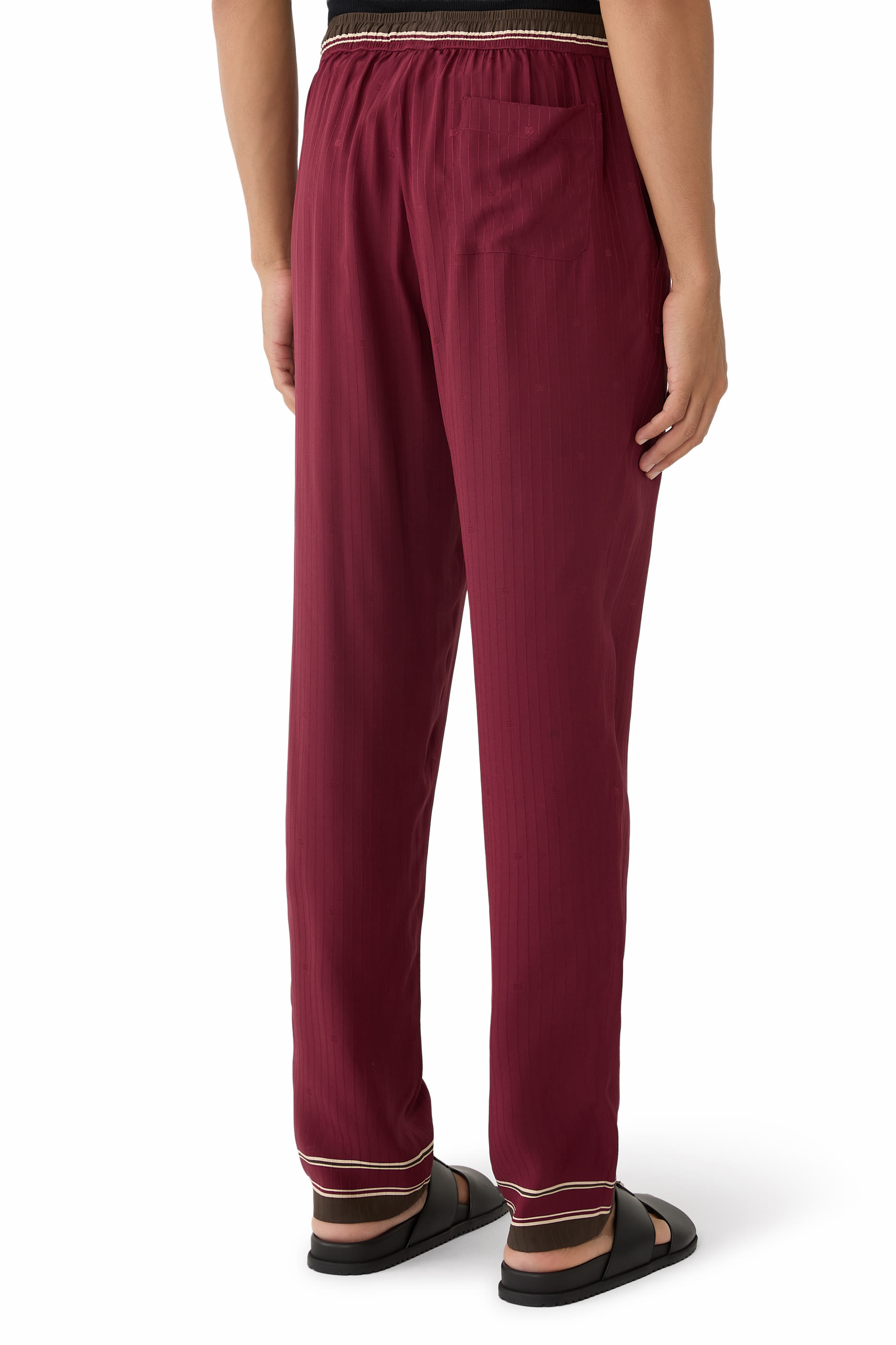 بنطال بنقشة خطوط وشعار الماركة جاكار