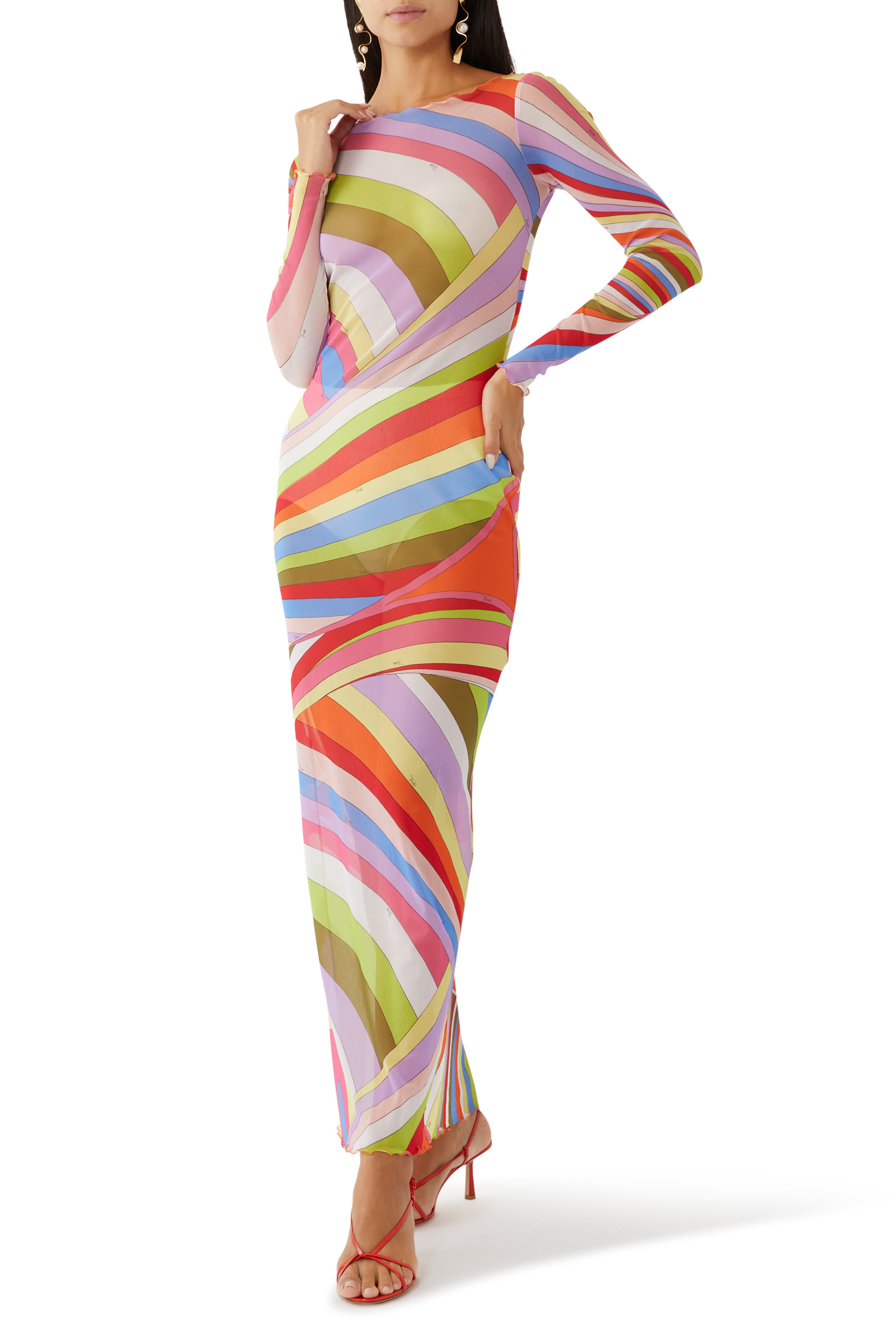 فستان طويل تول