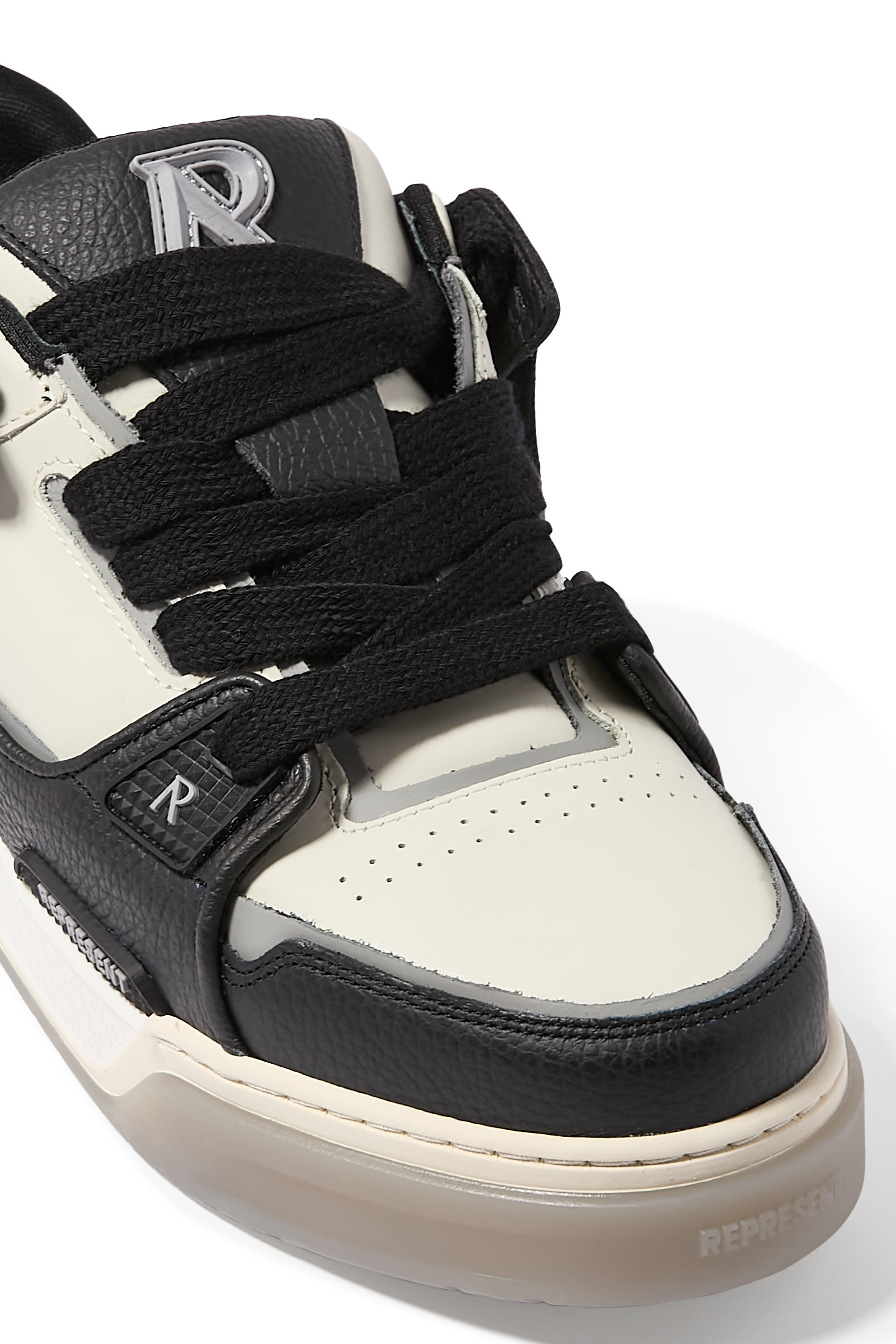 سنيكرز ستوديو