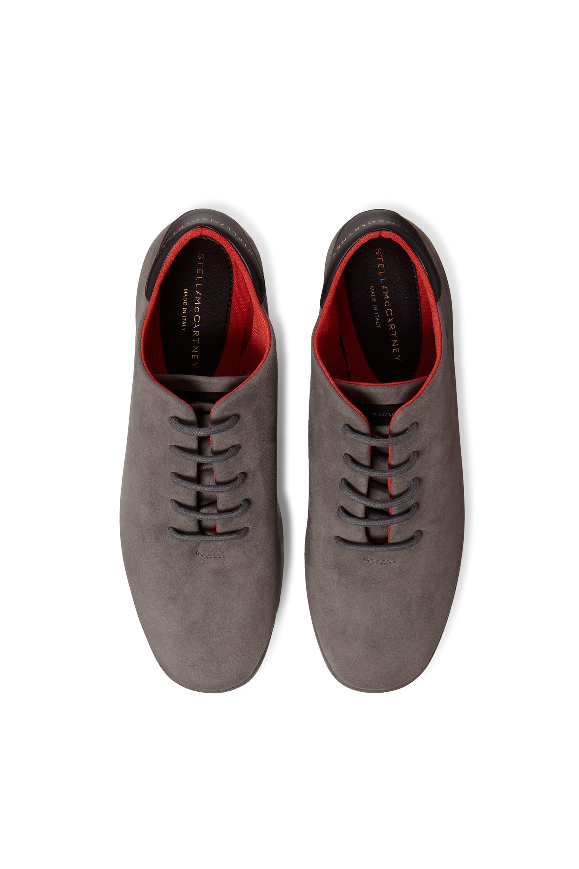 حذاء سنيك إليس 55 بنعل عريض وأربطة للإغلاق