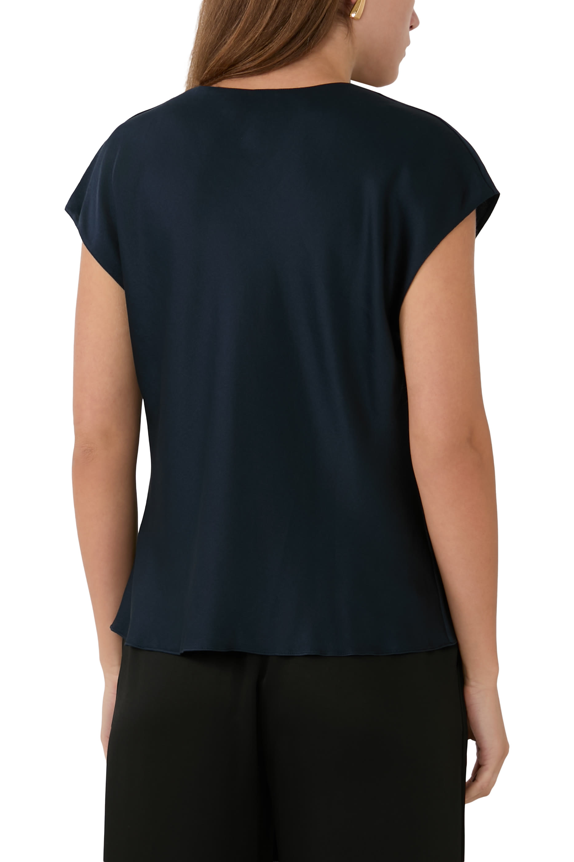 بلوزة حرير بياقة مطوية