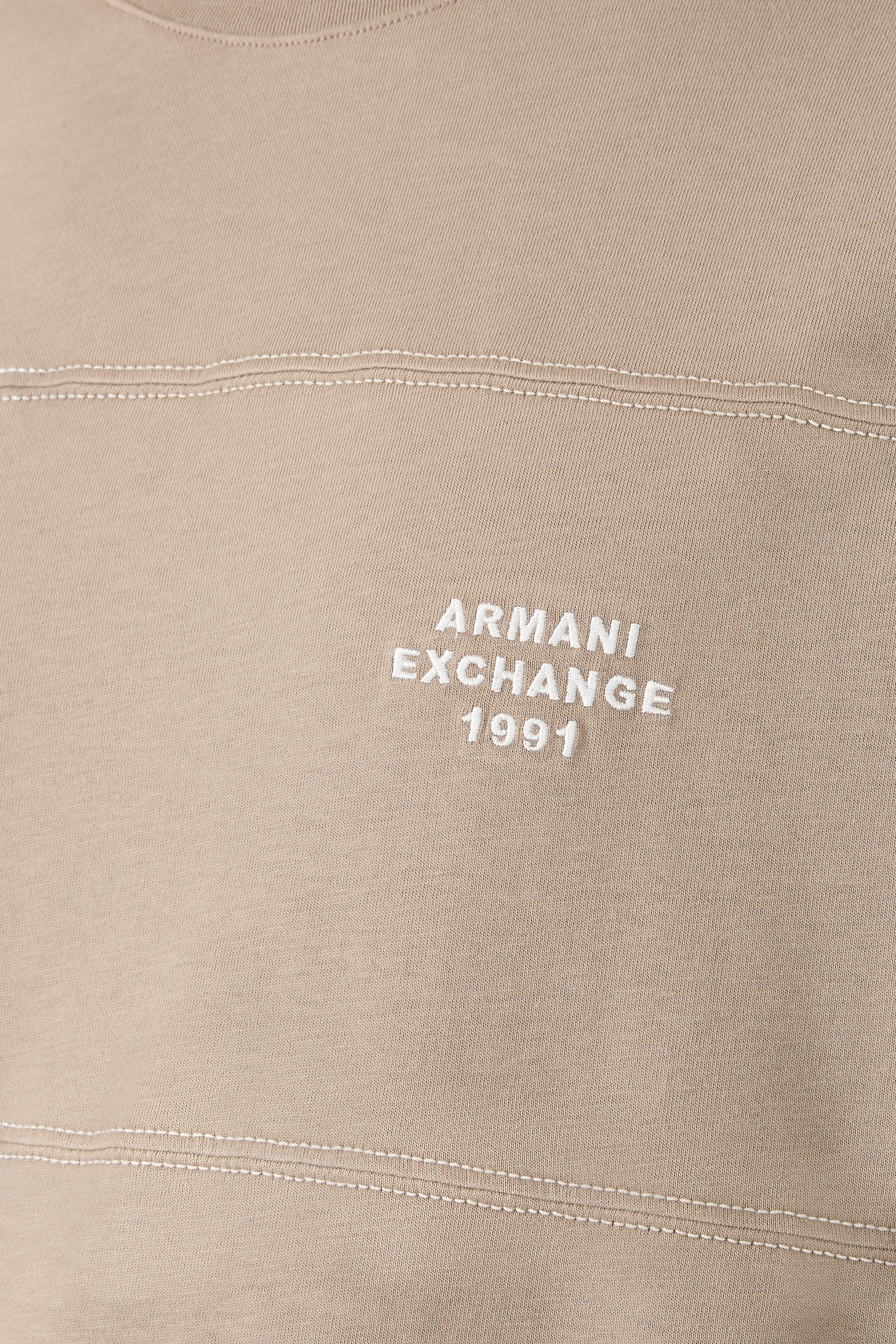 تيشيرت بحروف شعار الماركة