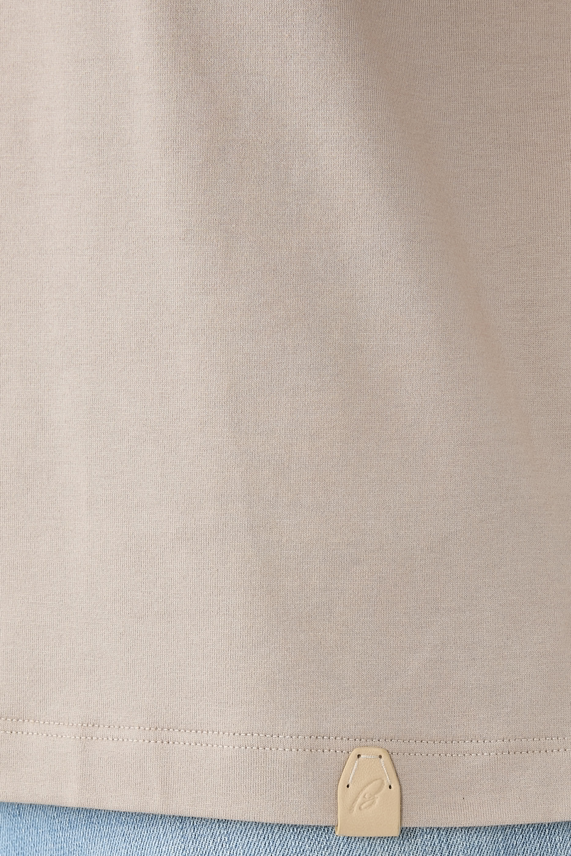 تيشيرت بشعار الماركة