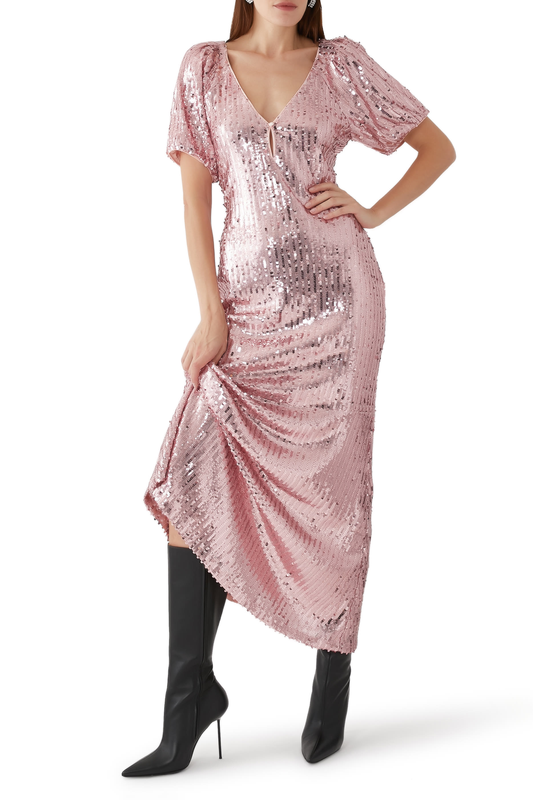 فستان متوسط الطول بياقة على شكل حرف V مطرز بالترتر