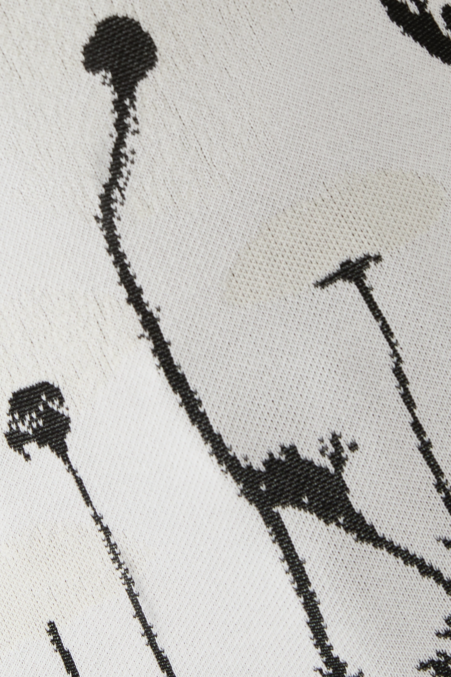 تيشيرت بلانكا بنقشة زهور تتفاعل مع الأشعة فوق البنفسجية