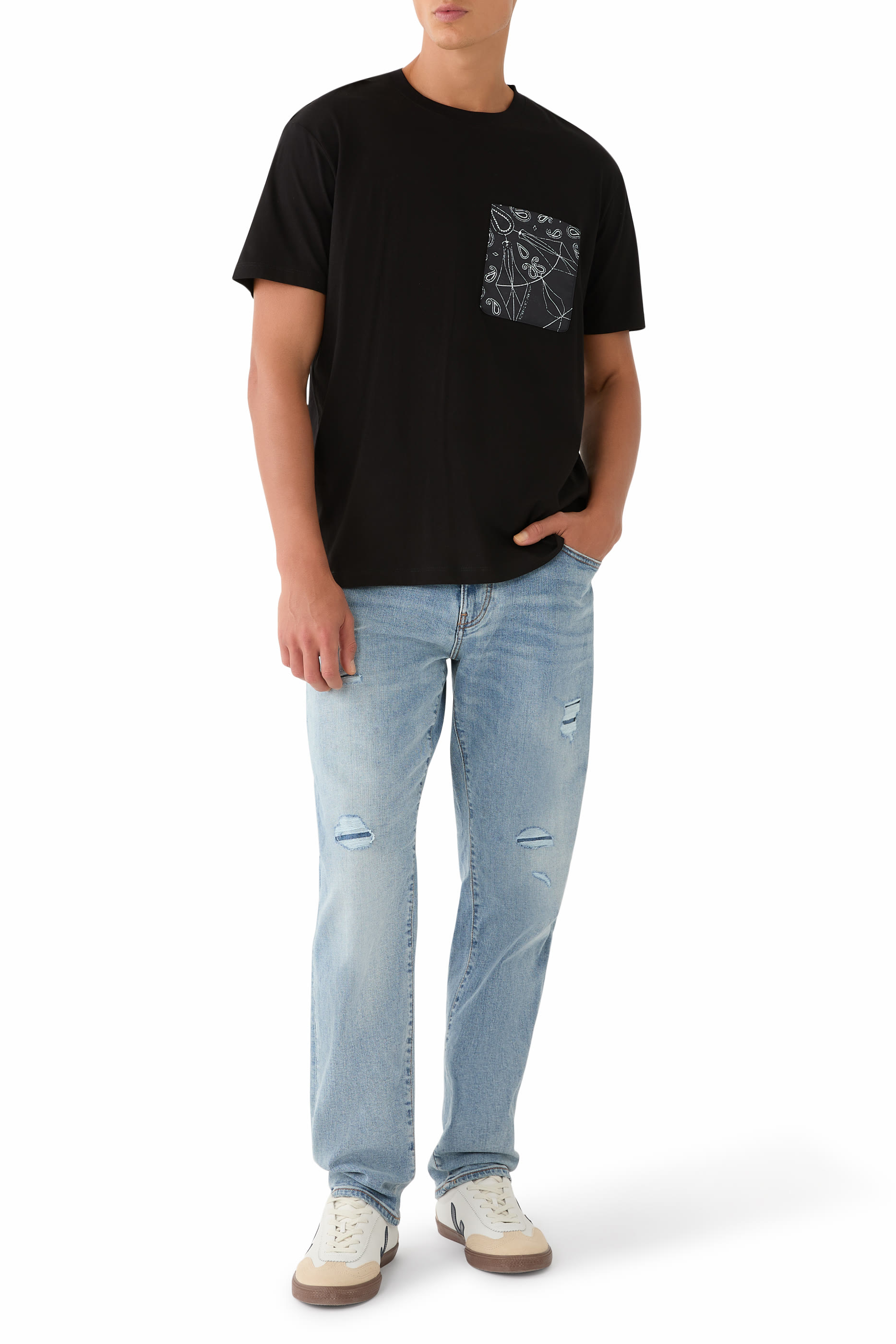 تيشيرت بجيب مزين بنقشة