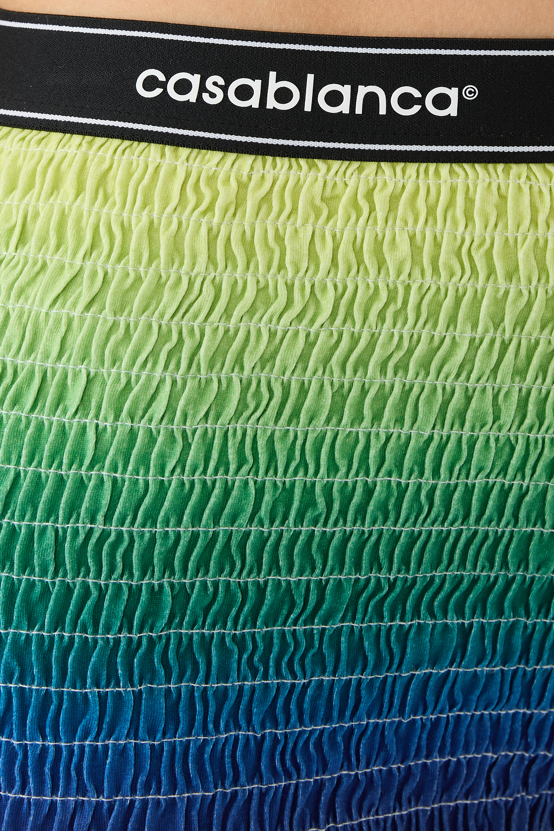 شورت بألوان متدرجة بشعار الماركة