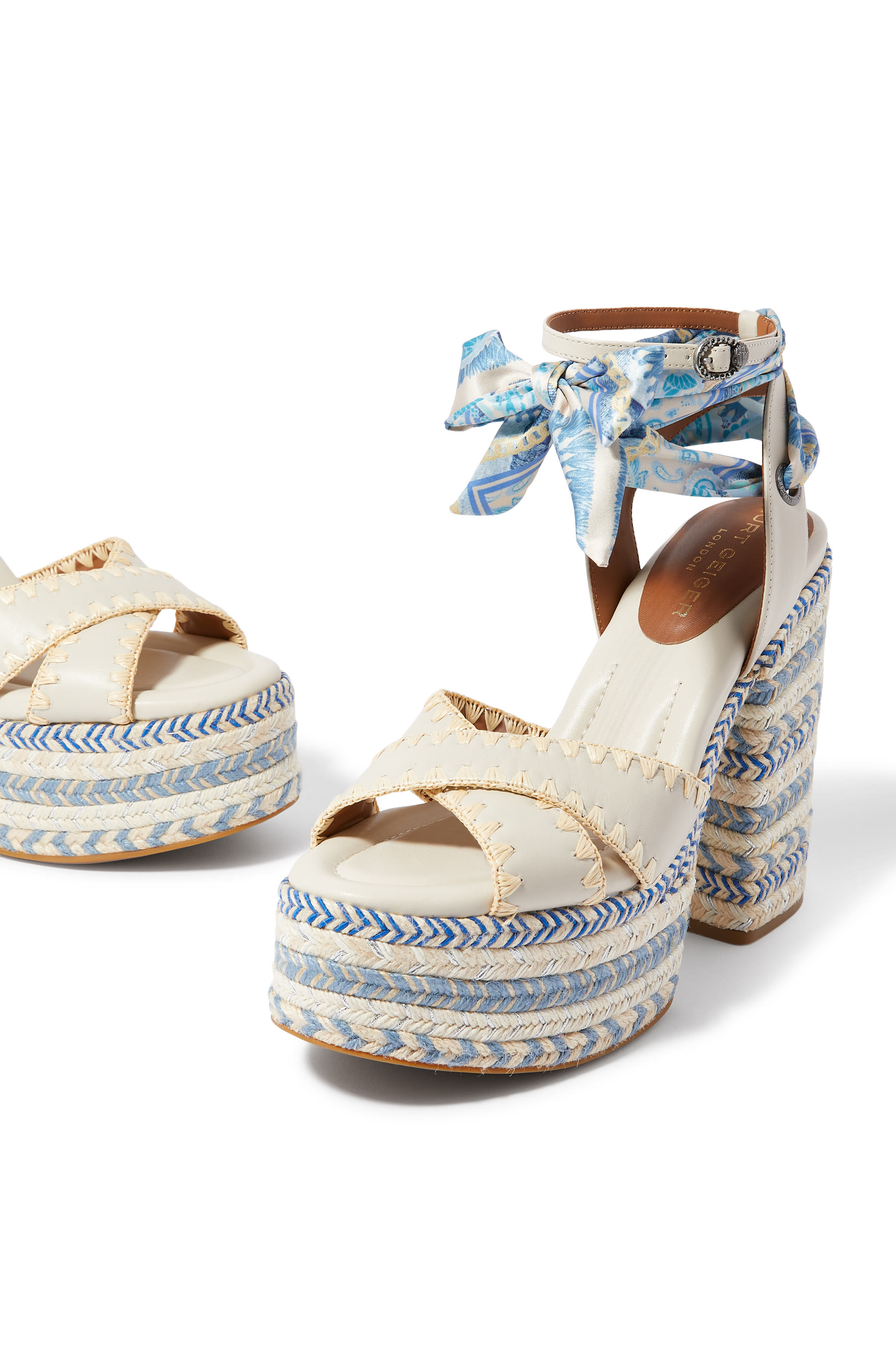 صندل تشيلسي 127 بنعل سميك ورباط