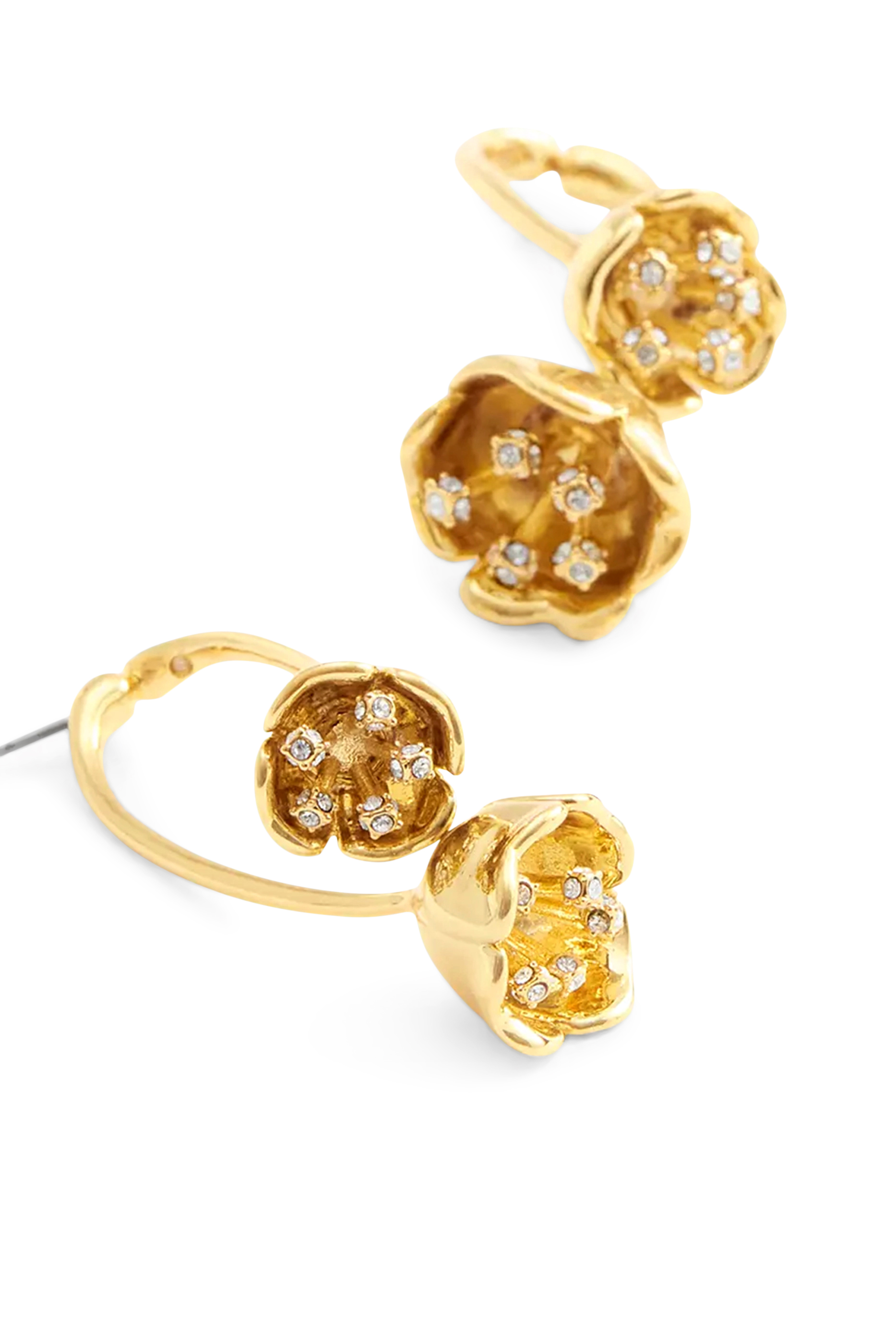 أقراط متدلية بتصميم زهور