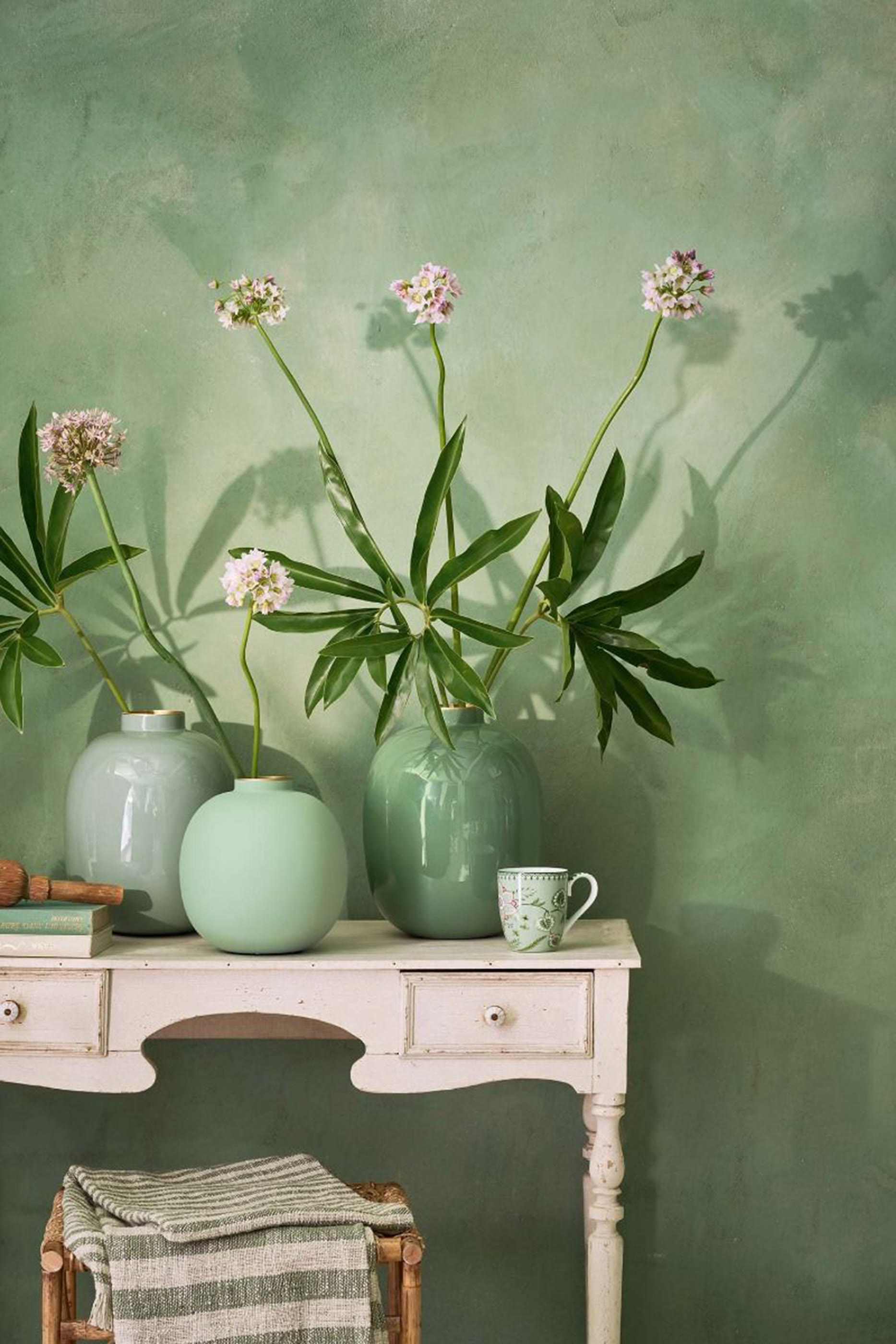 مزهرية معدنية دائرية