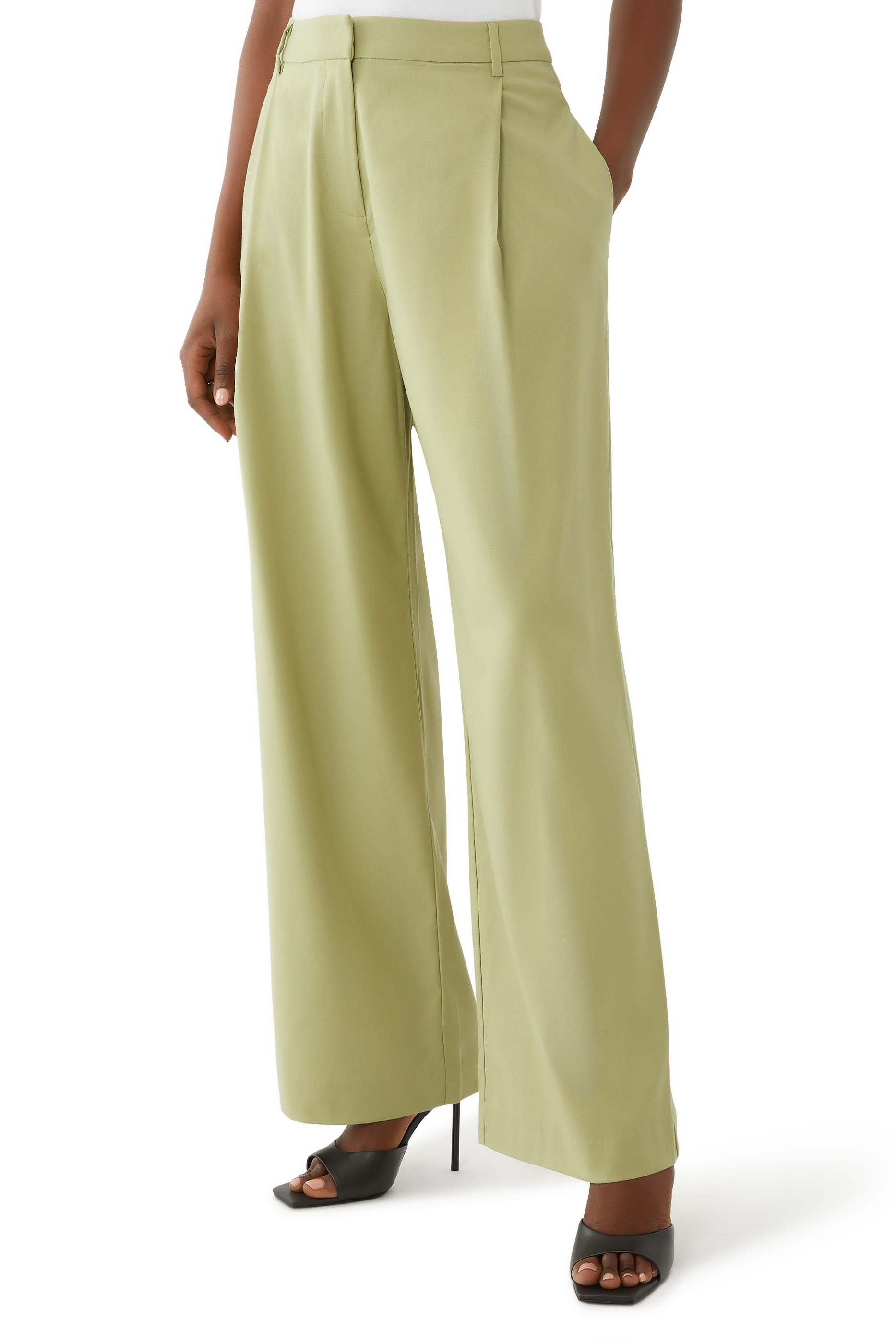 بنطال لانا بقصة ساق واسعة