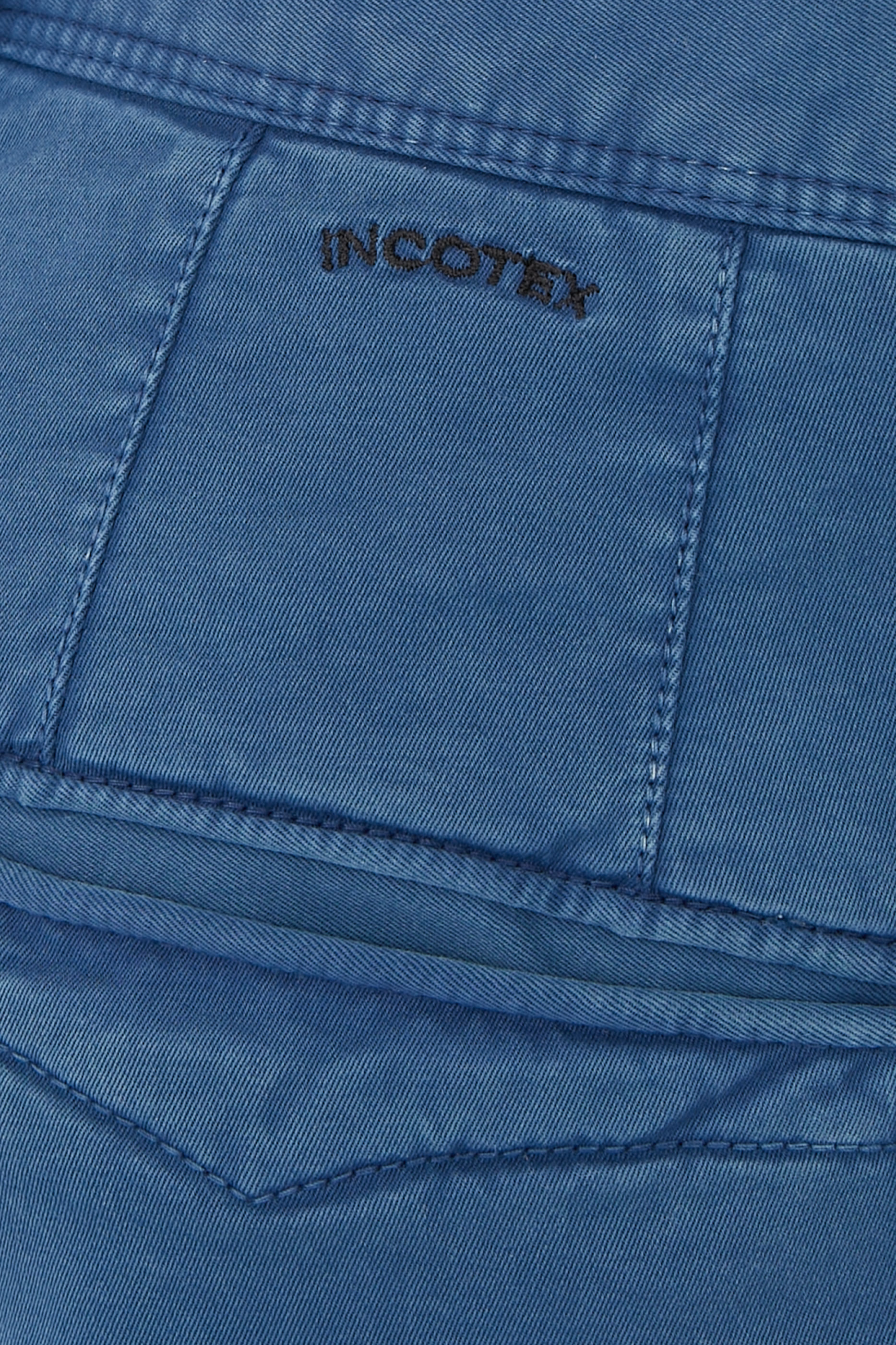 شورت برمودا بقصة ضيقة