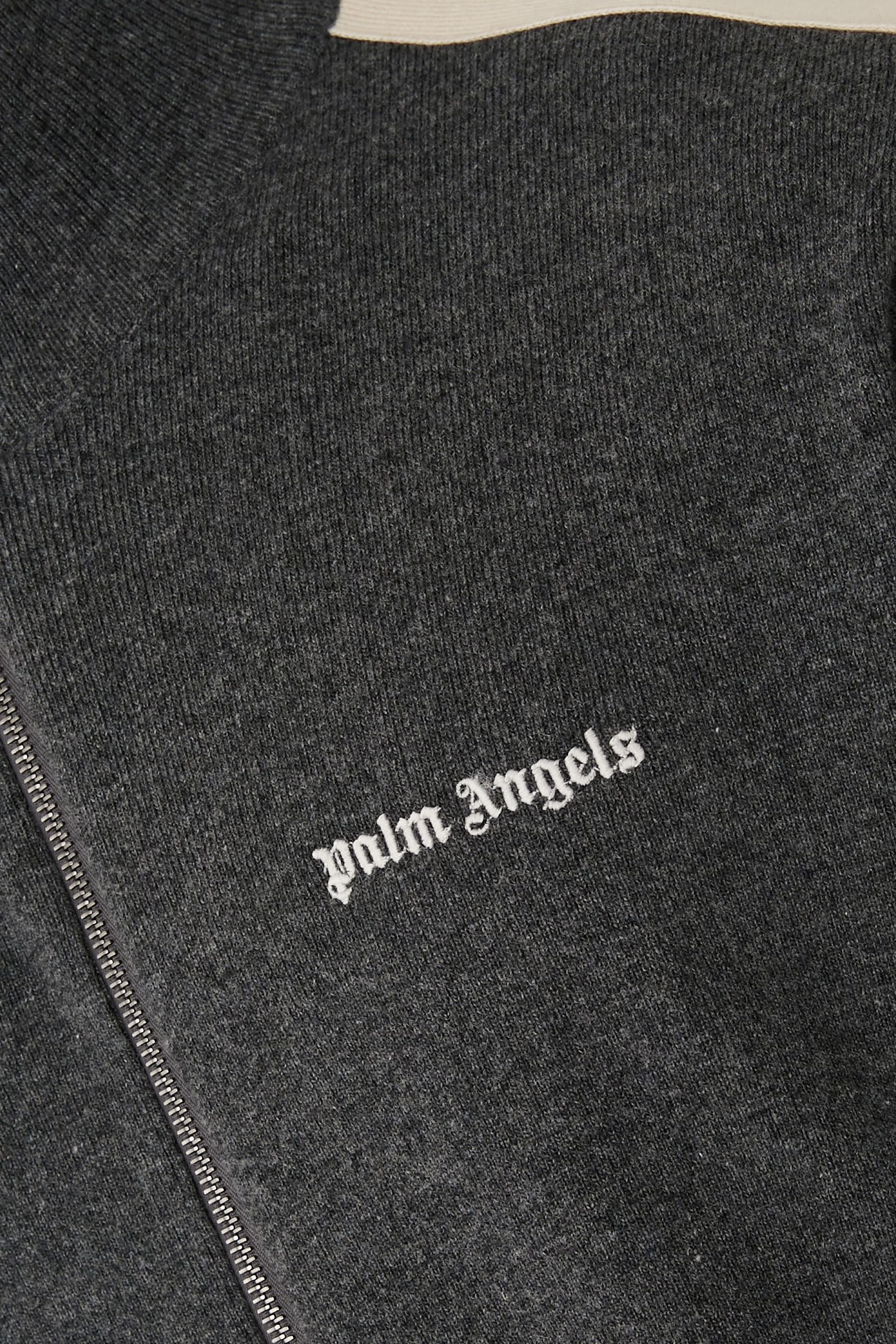 جاكيت رياضي بشعار الماركة الكلاسيكي