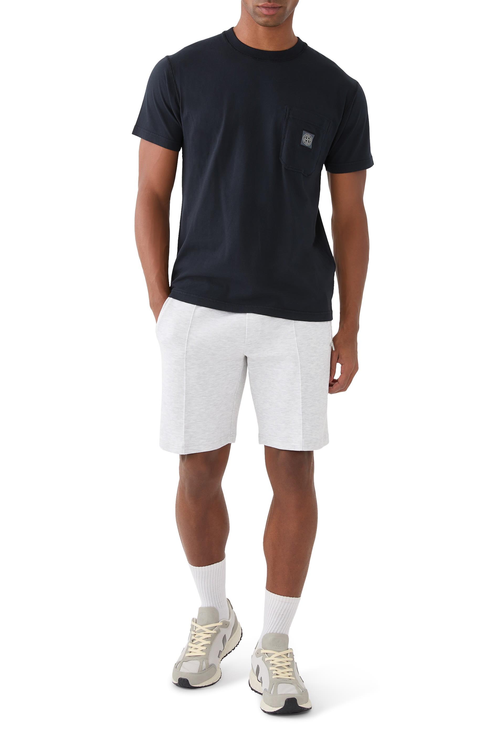 تيشيرت مزين برقعة بوصلة بشعار الماركة