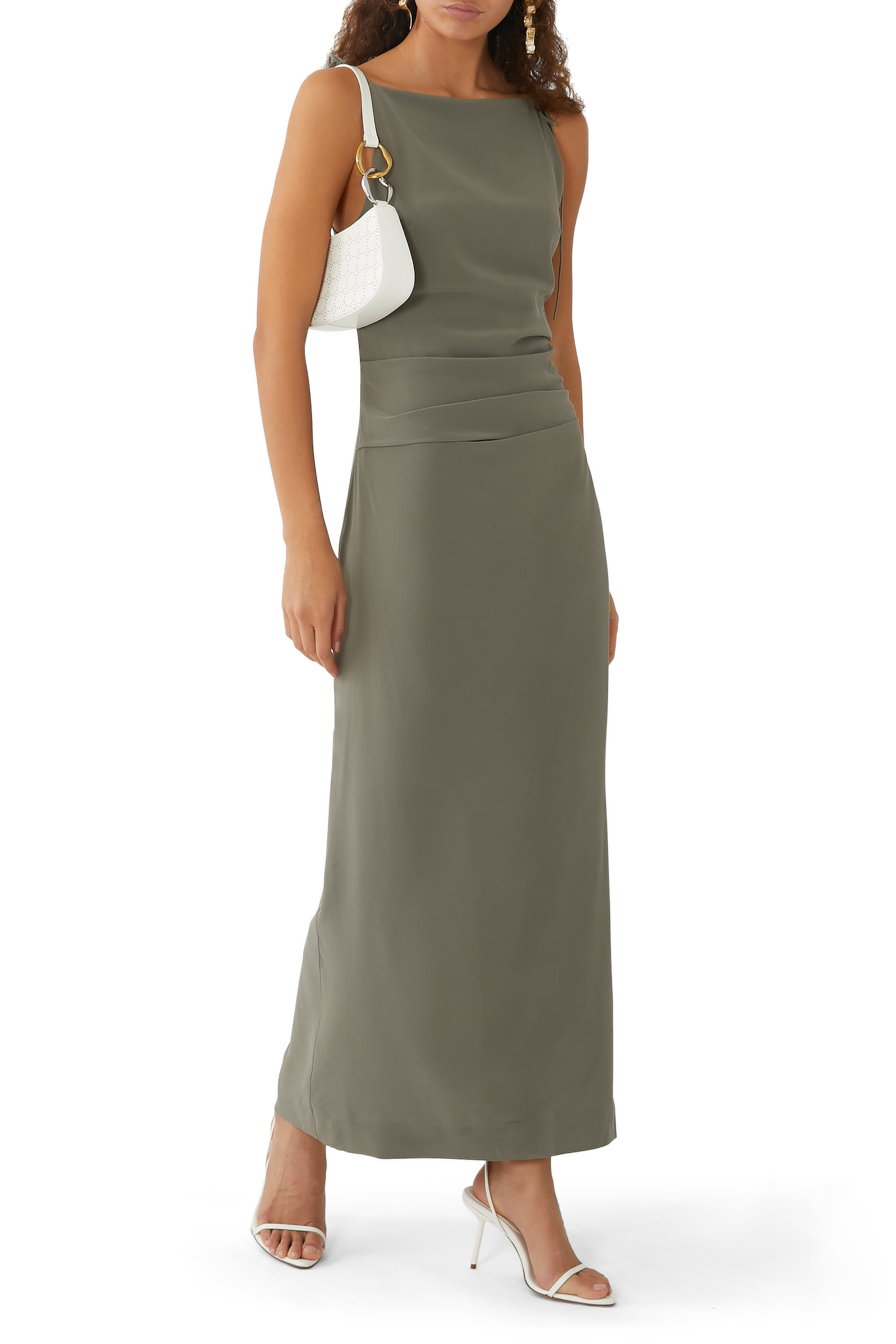 فستان حرير بطيات