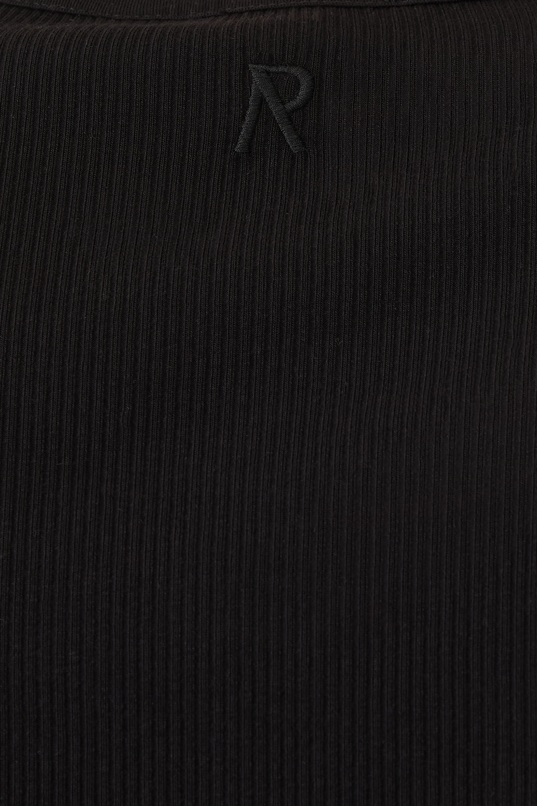 بلوزة إنيشال بلا أكمام نسيج مضلع