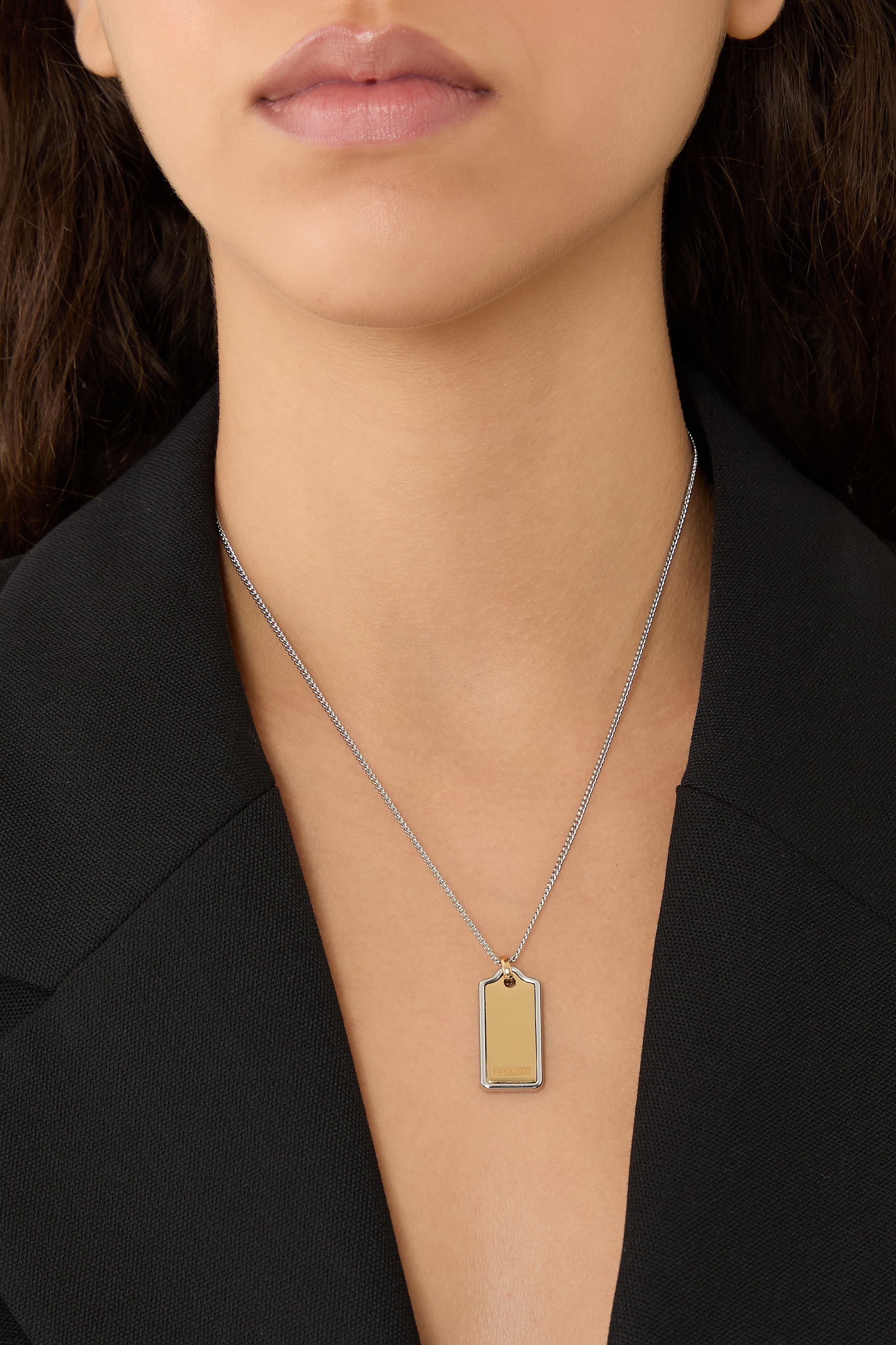 قلادة بدلاية بتصميم شارة، نحاس مطلي