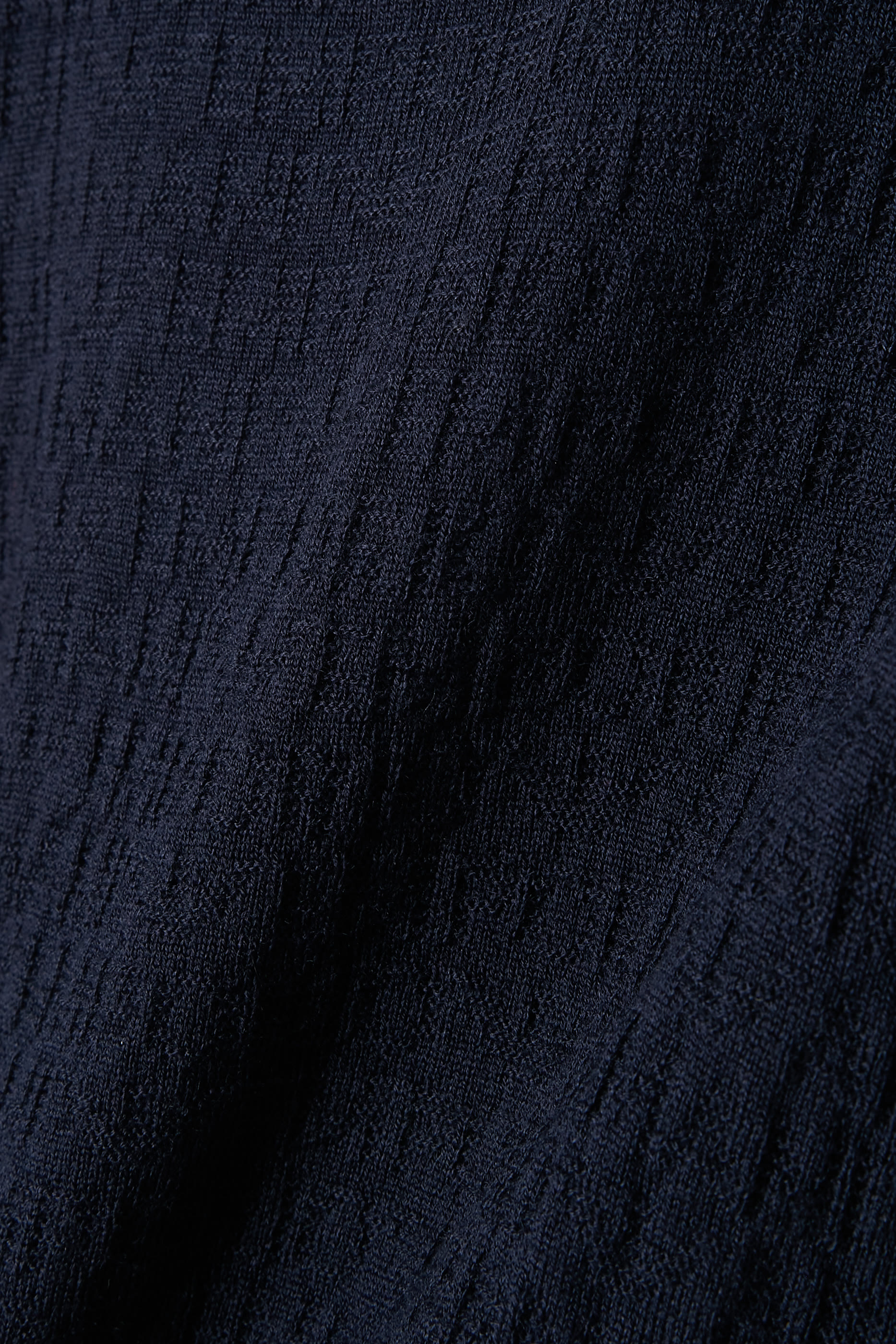 كنزة بشعار الماركة للأطفال