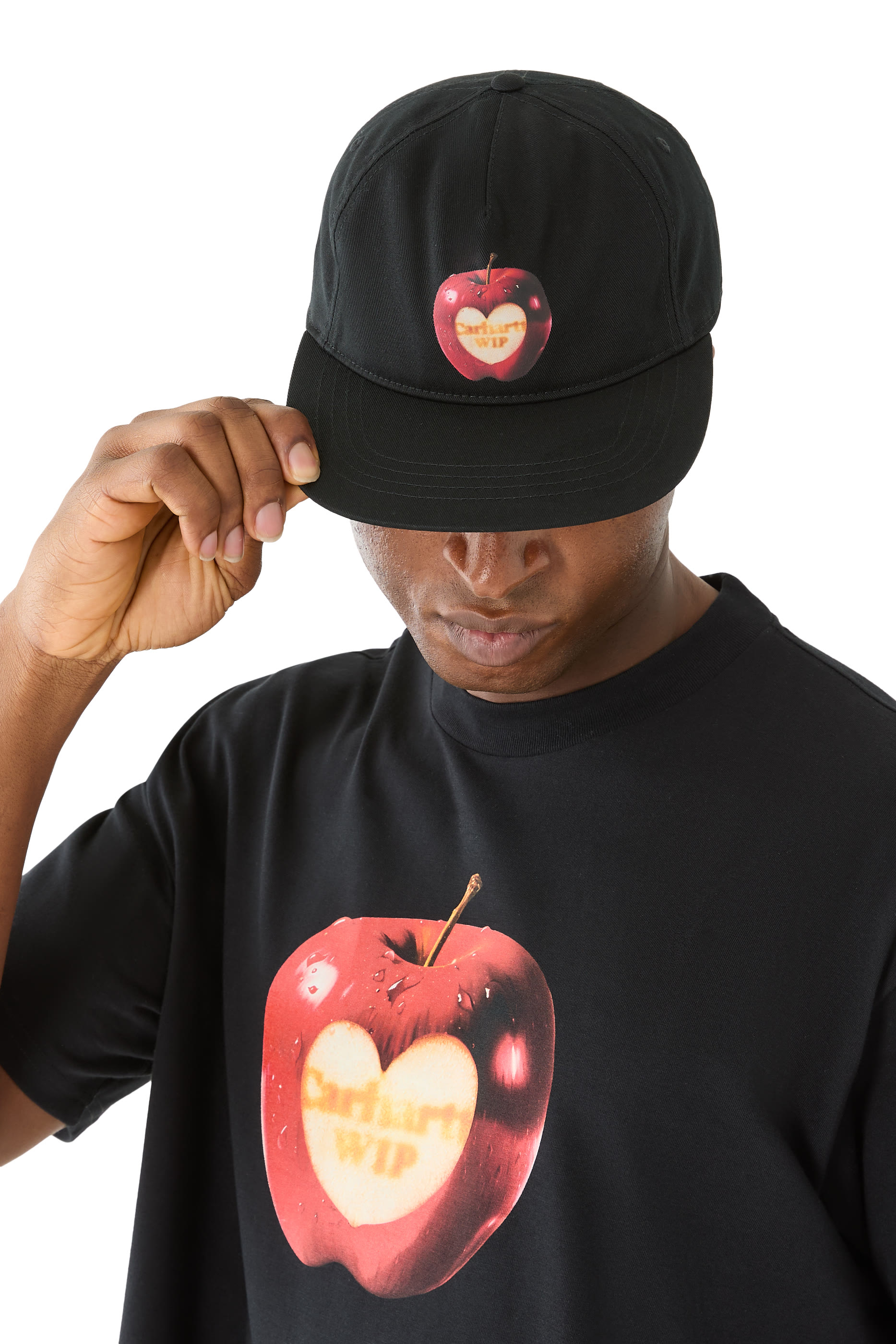 كاب بشعار الماركة