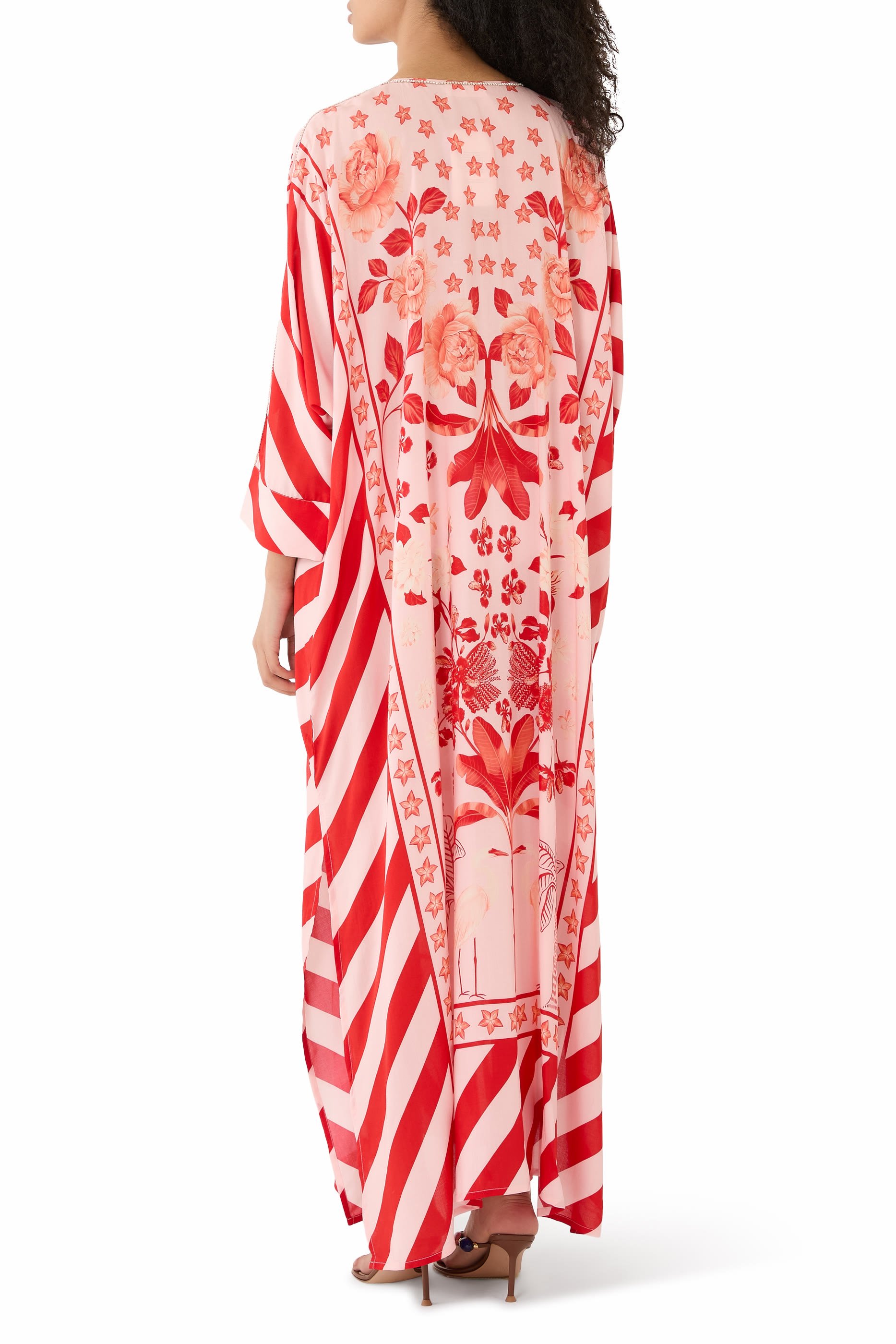 قفطان بأكمام بتصميم جناح الخفاش وخرز