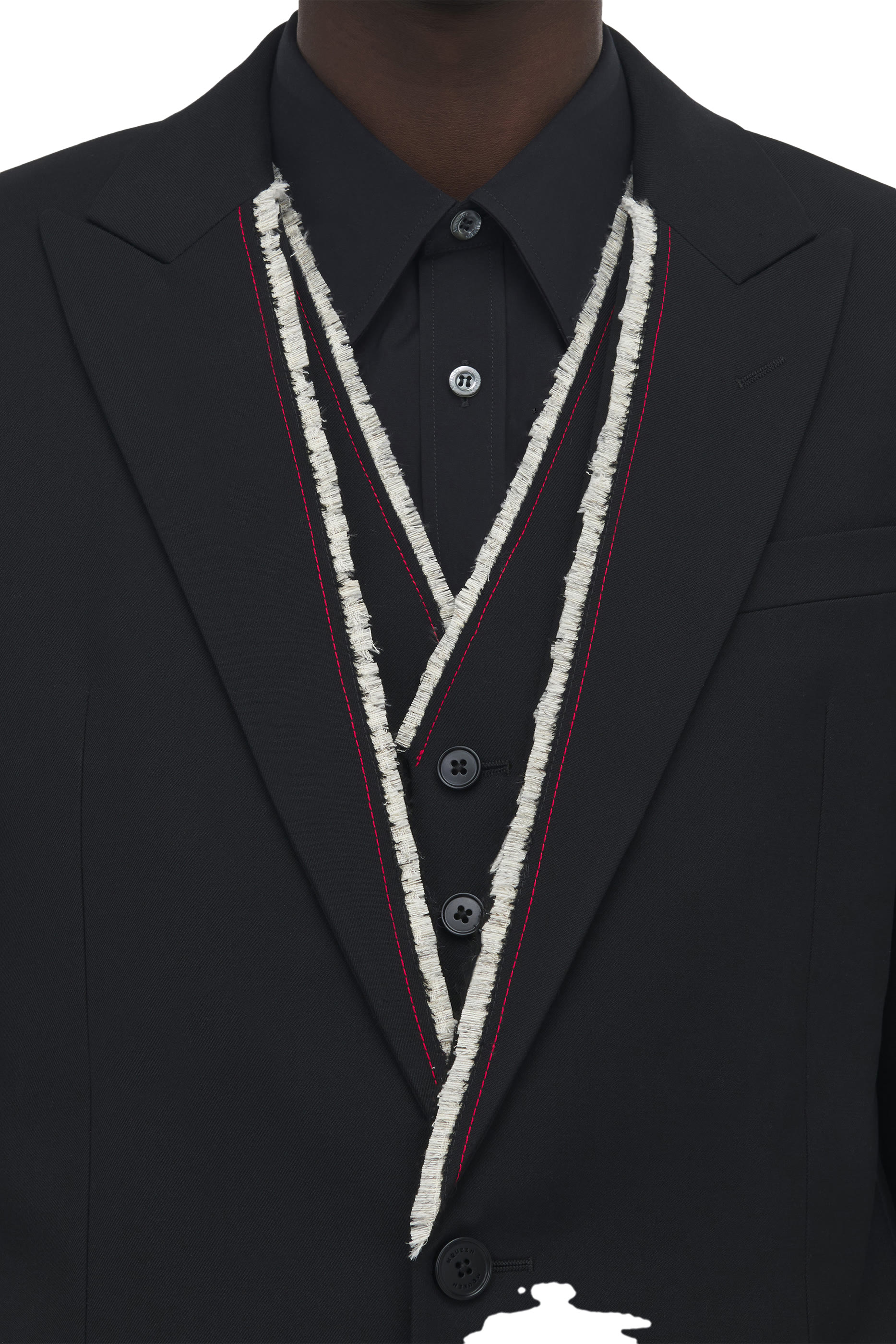 جاكيت بحواف غير محاكة