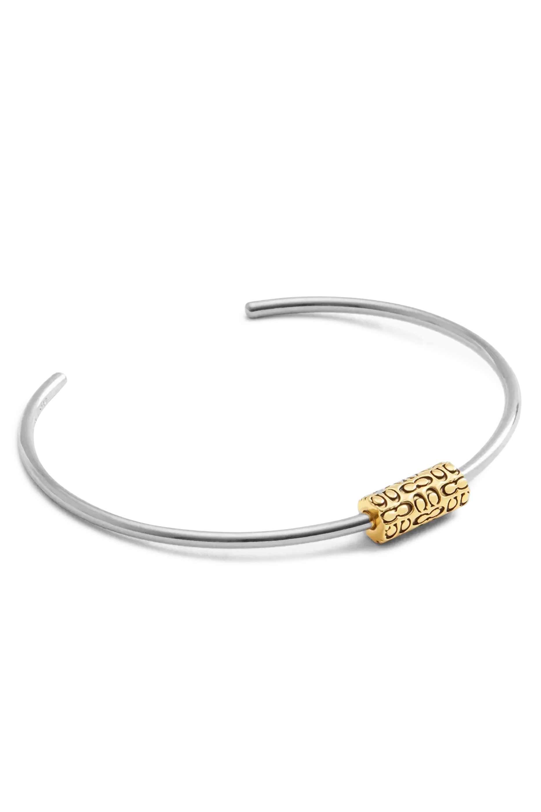 سوار مفتوح بخرزة محفورة بشعار الماركة المبطن وأحجار زركونيا مكعبة، نحاس مطلي