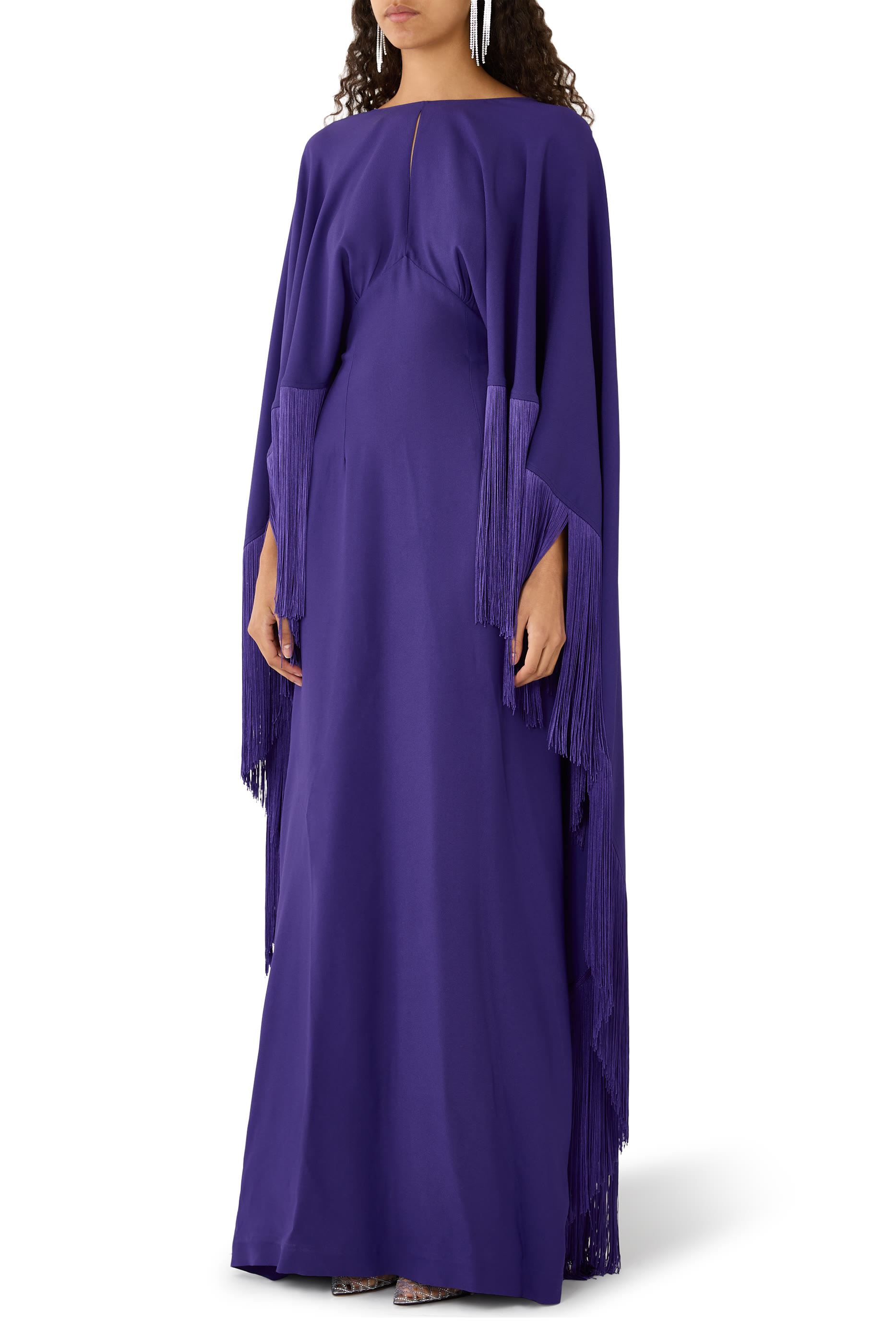 فستان طويل بتفاصيل شراشيب