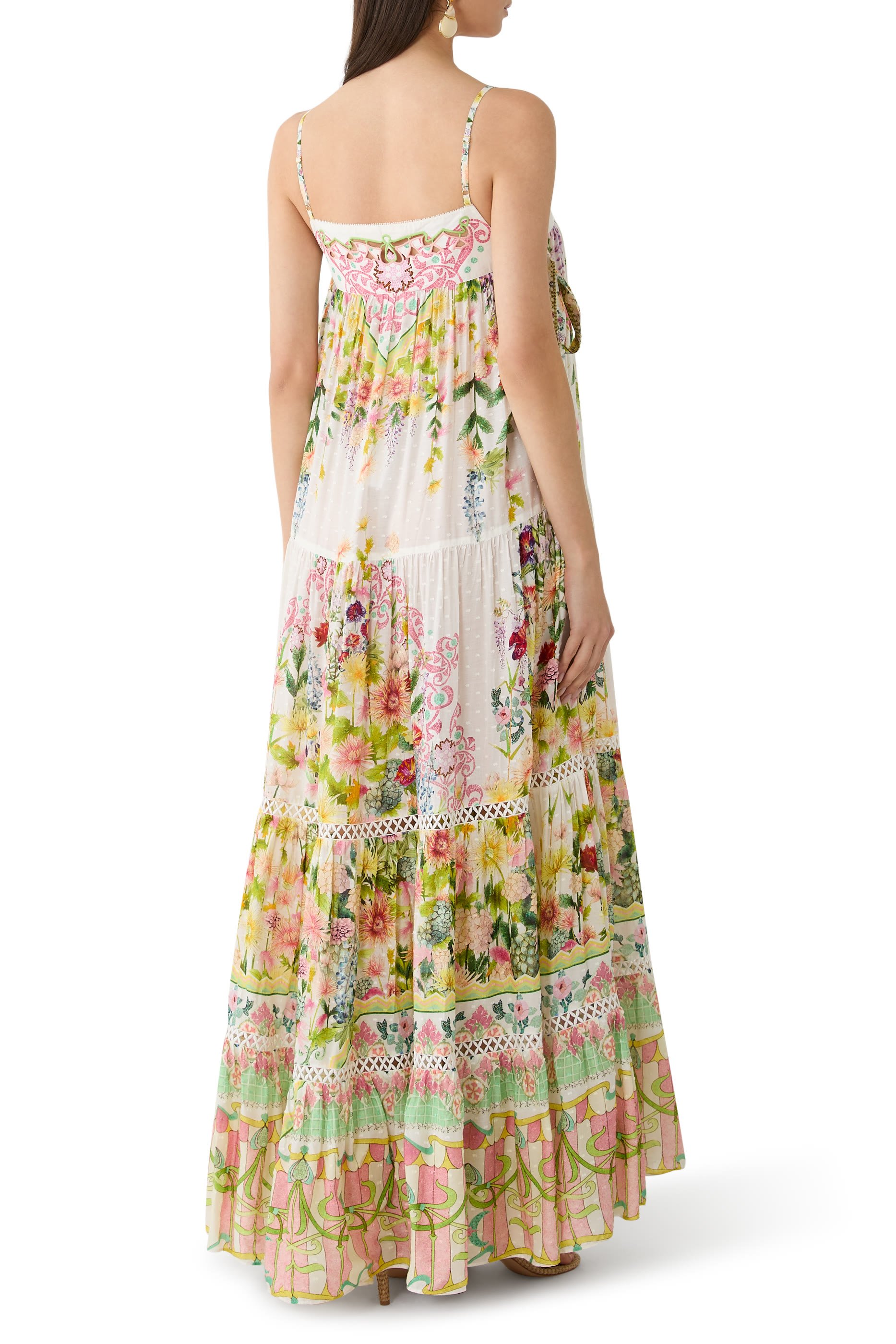 فستان طويل بطيات مزين بفيونكة