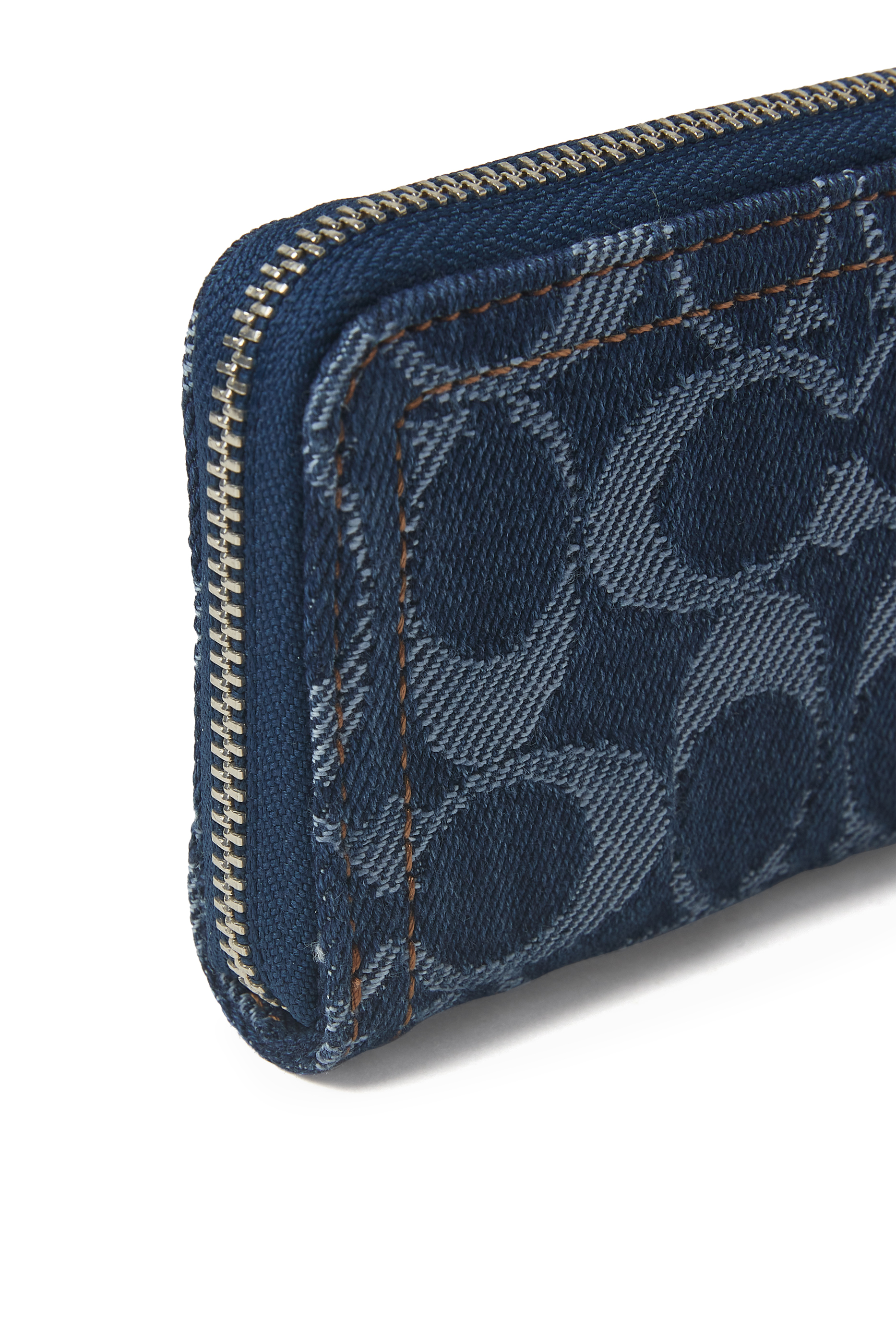 حافظة بطاقات ايسنشال صغيرة بسحاب محيط