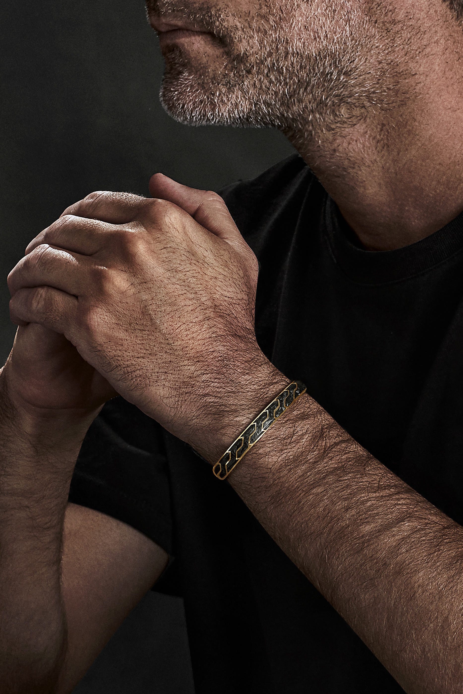 سوار مفتوح ذهب أصفر عيار 18 وكربون صلب