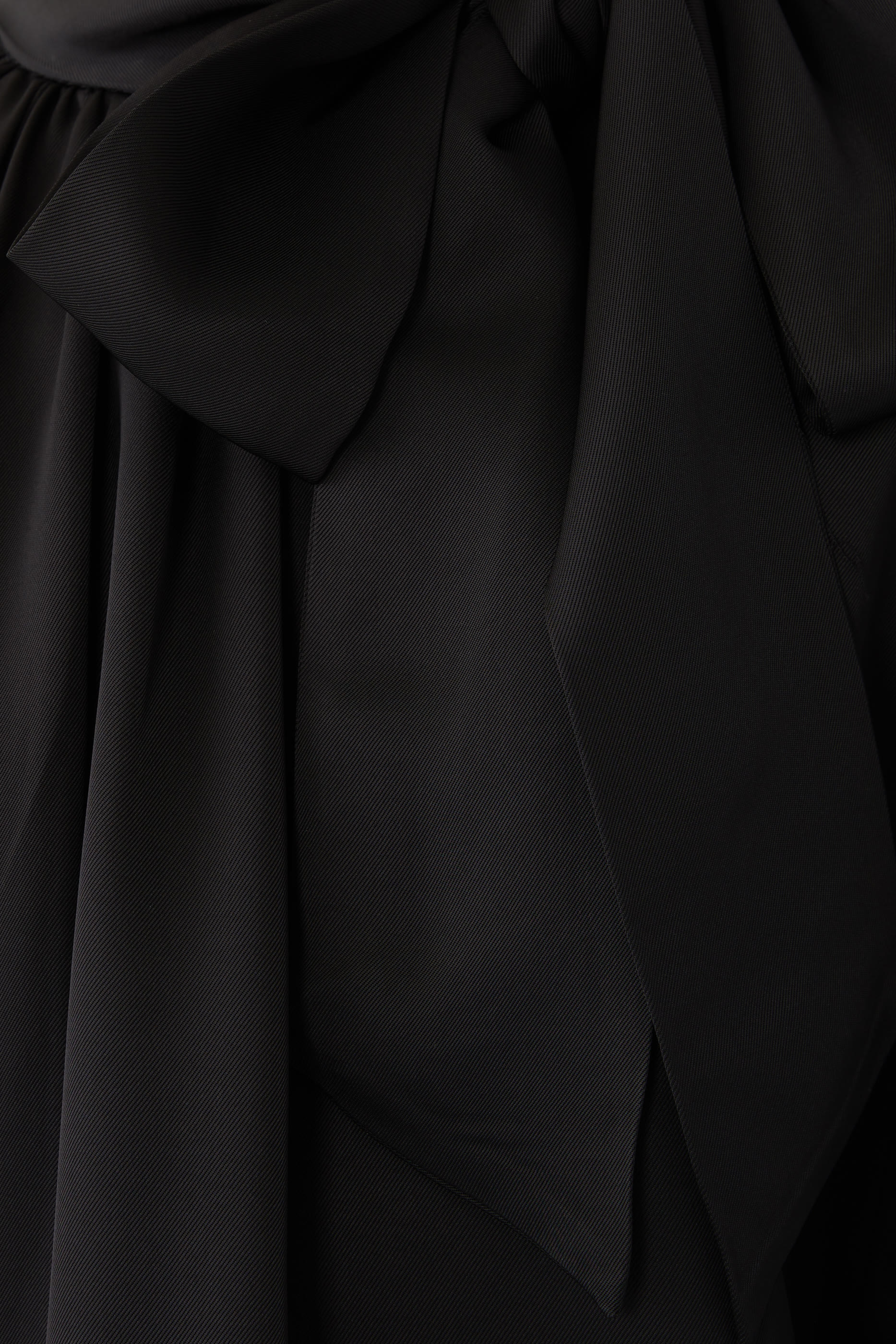 بلوزة كراش برباط عند العنق تويل