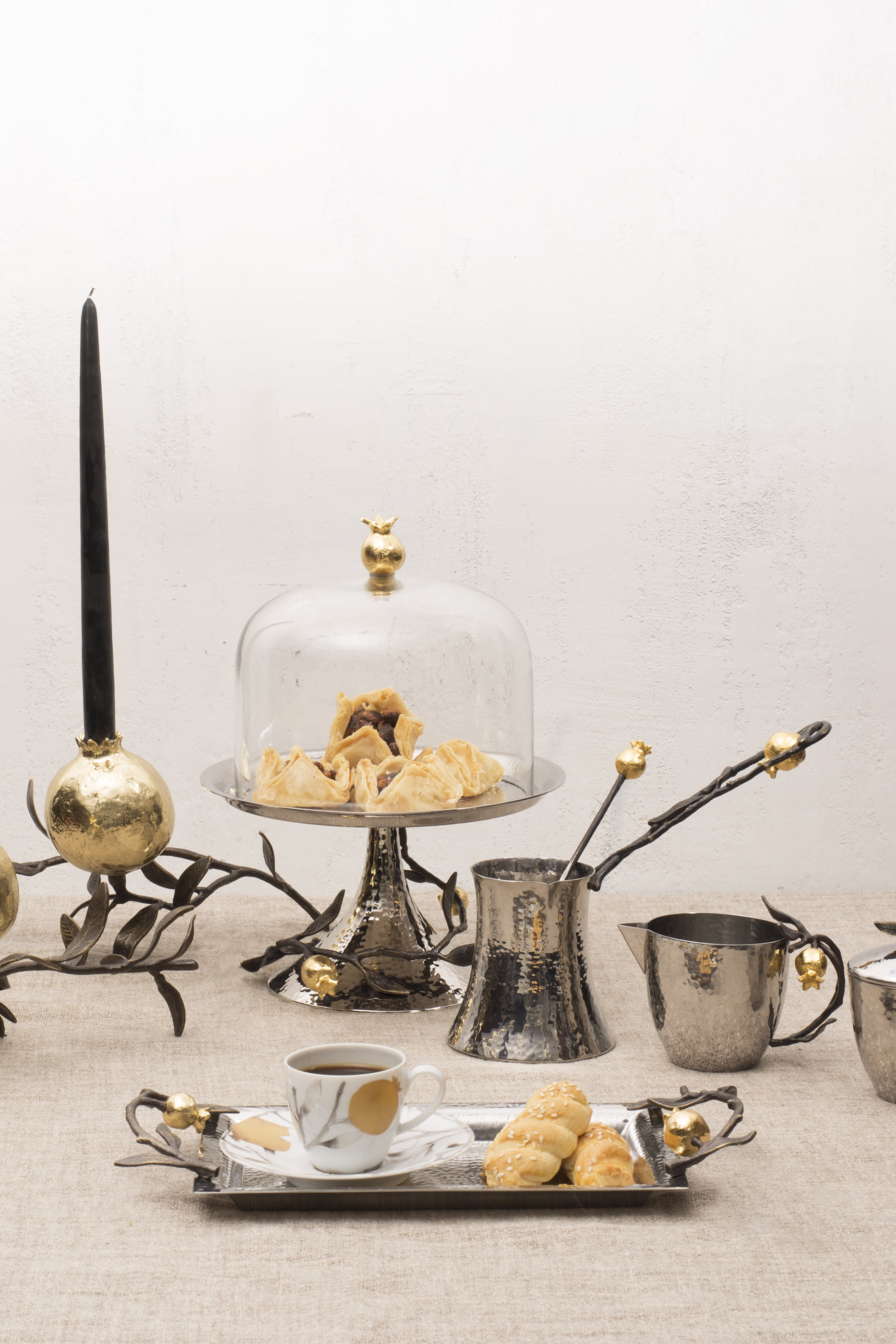 صينية صغيرة مزينة برمان