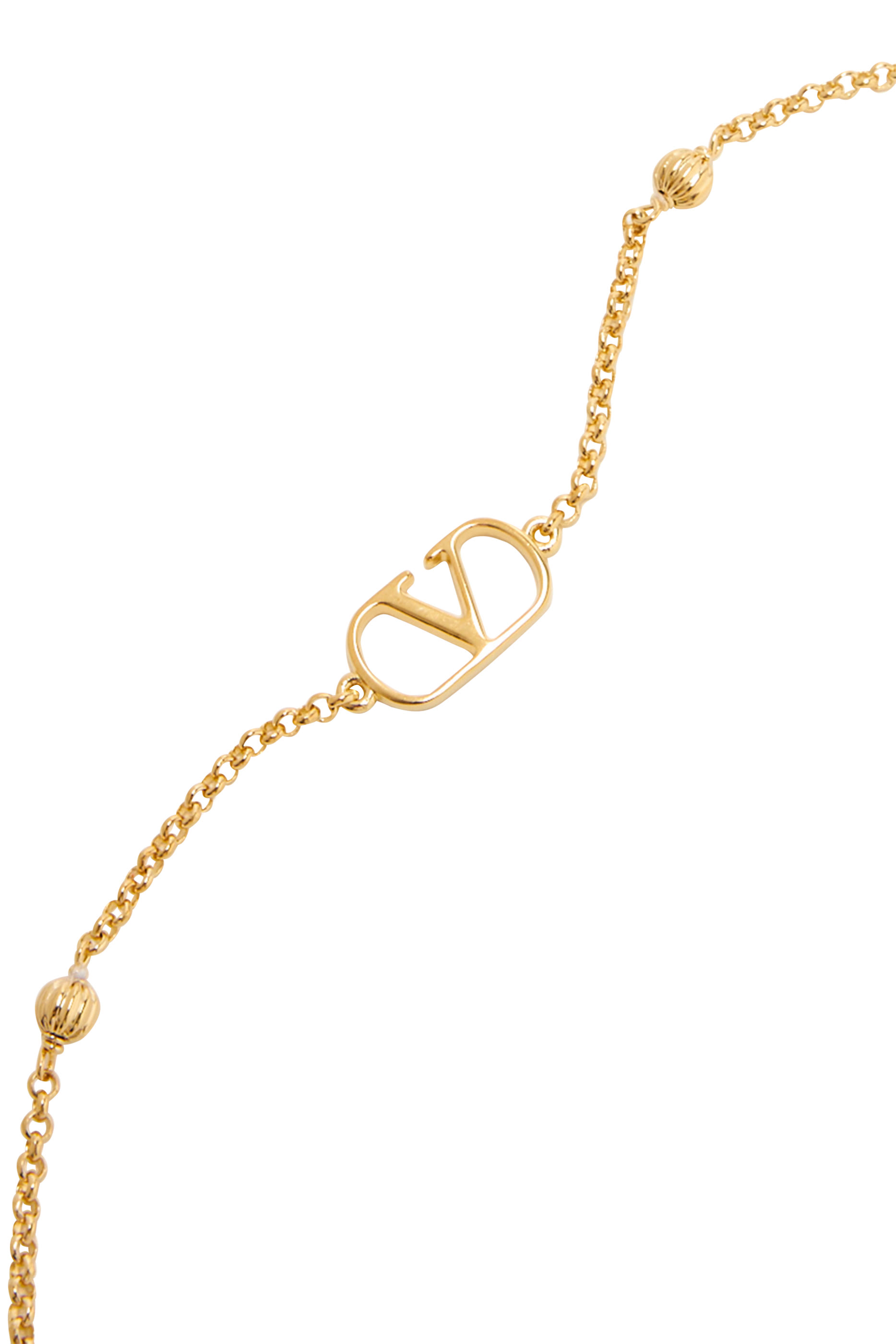 قلادة بحلي بتصميم شعار الماركة