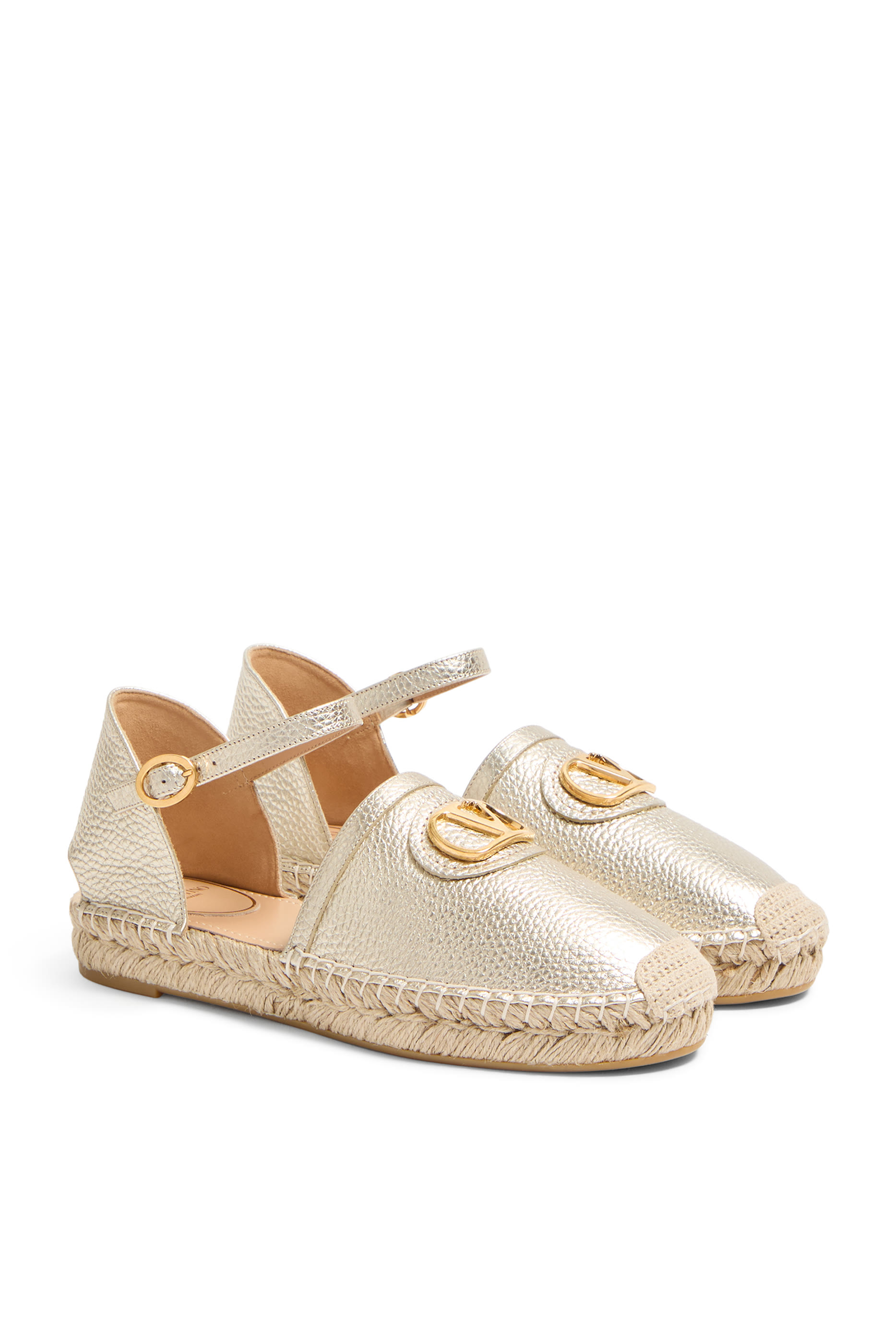 حذاء بالرينا بشعار الماركة