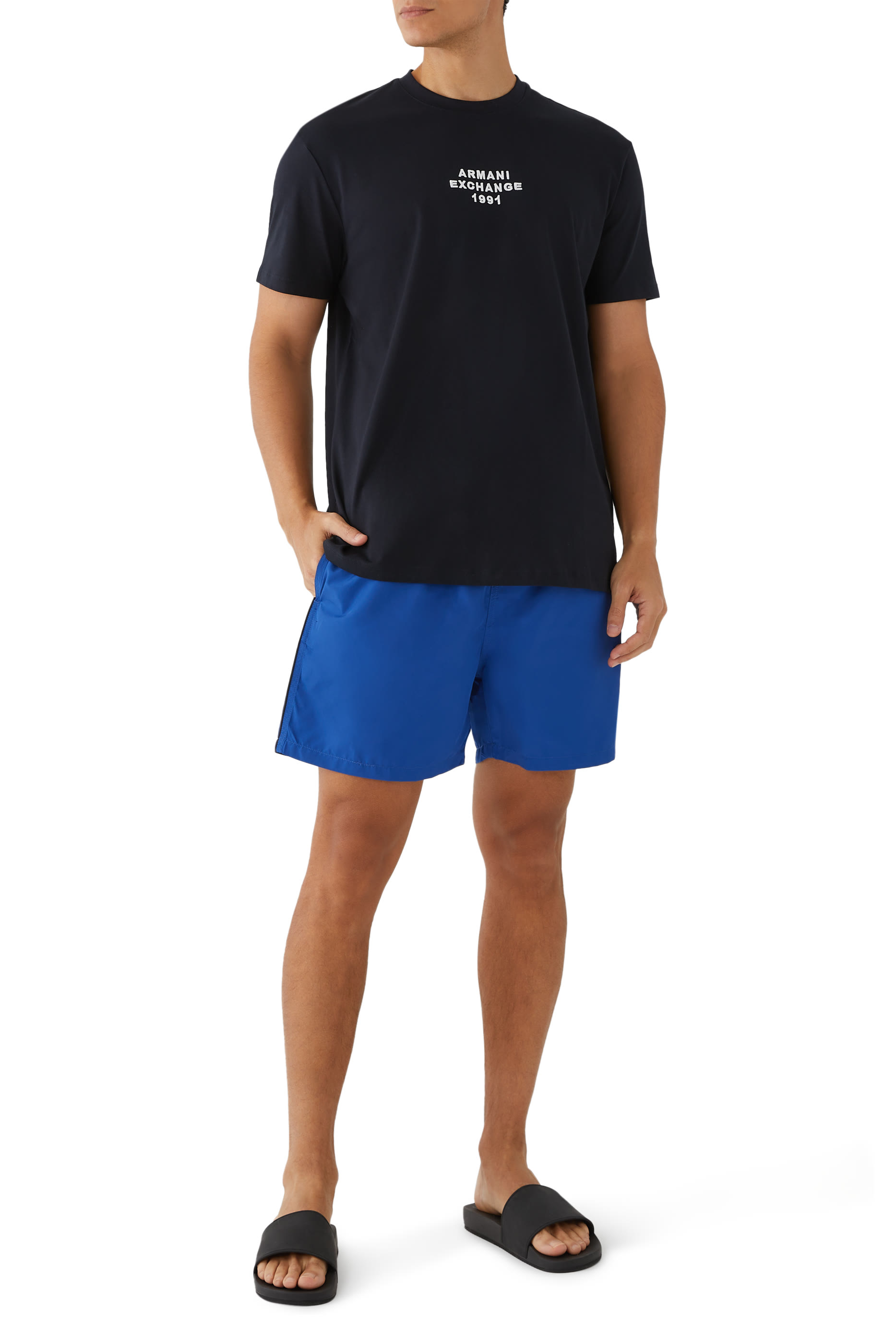 شورت سباحة بشعار الماركة