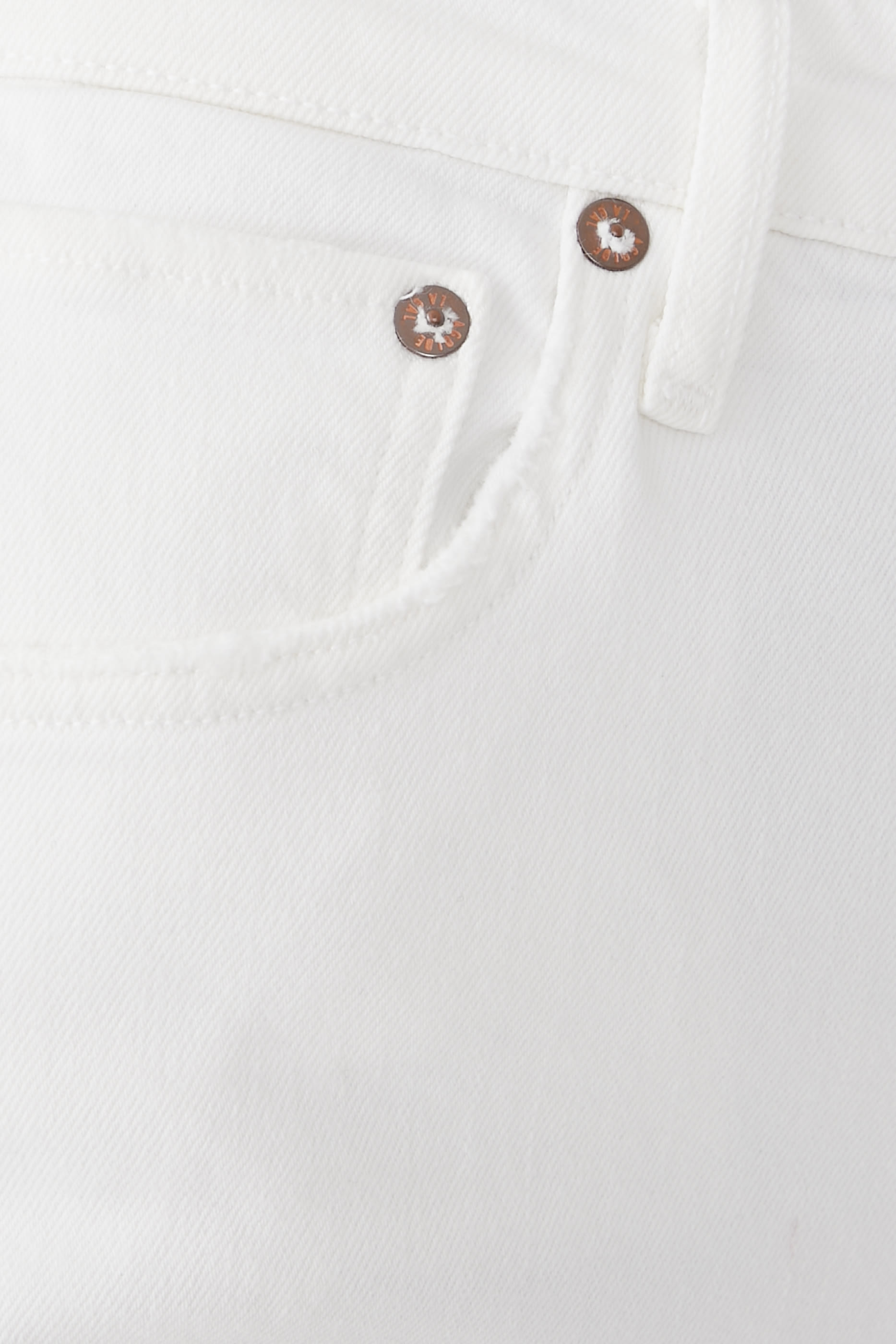 بنطال جينز رايلي بخصر مرتفع وقصة ساق مستقيمة قصيرة