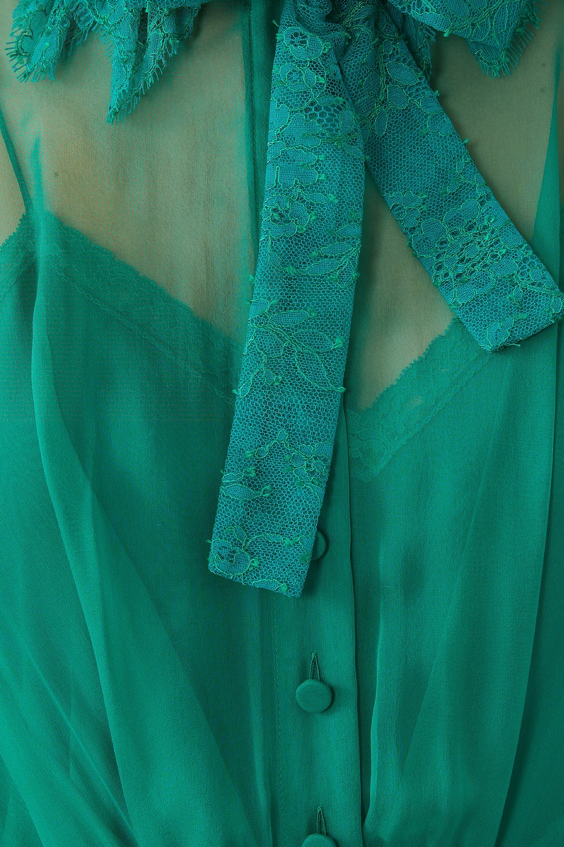 فستان حرير شيفرون بحافة دانتيل