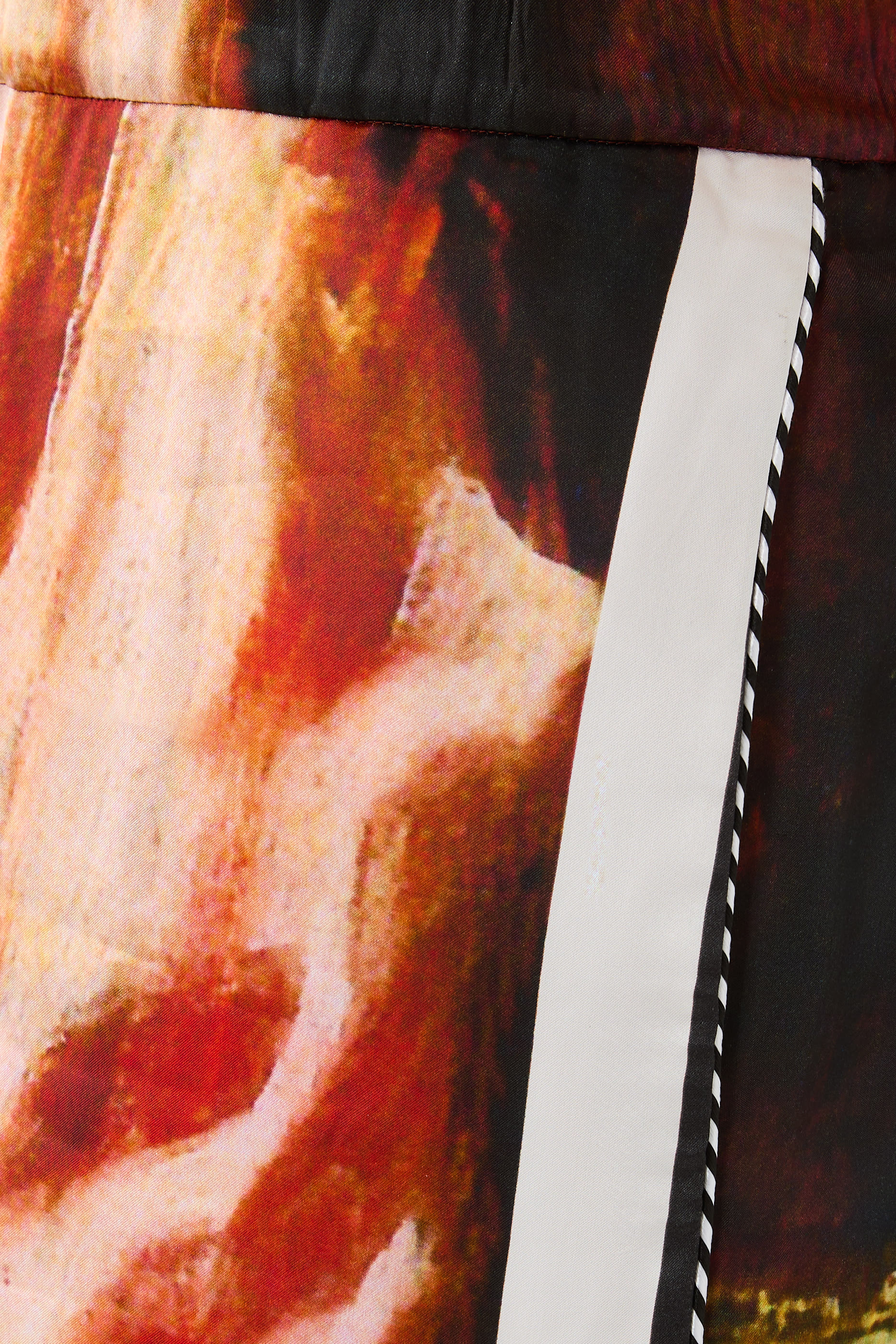 بنطال بقصة ساق واسعة